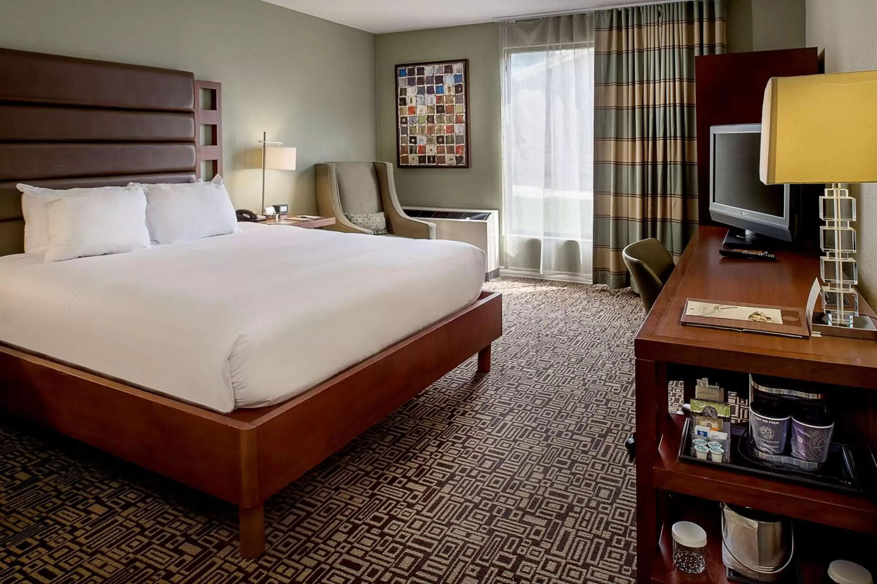 Bedroom, Bed in DoubleTree by Hilton Collinsville/St.Louis