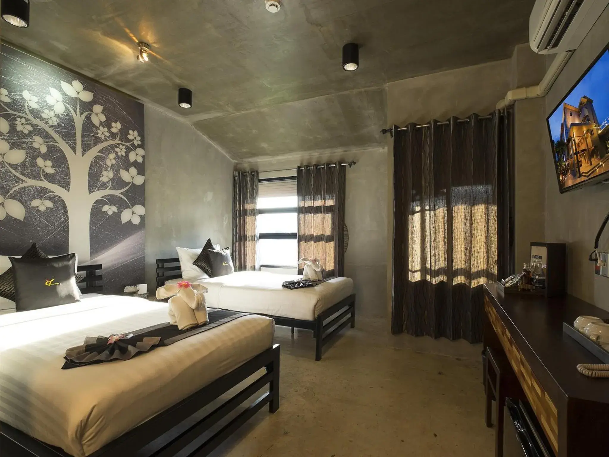 Deluxe Twin Room in Thapae Loft Hotel (SHA Certified)
