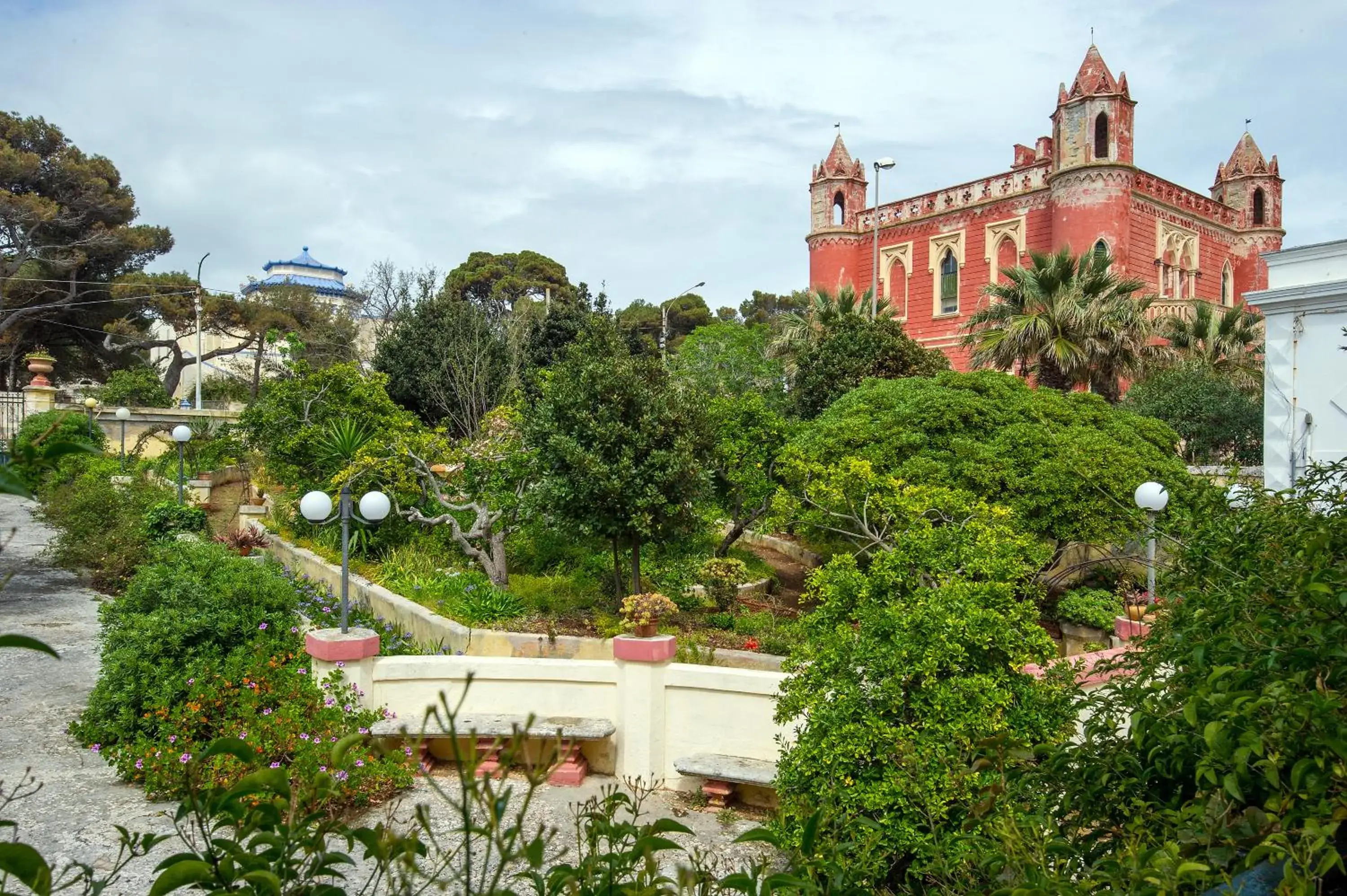 Garden, Property Building in Hotel Terminal - Caroli Hotels