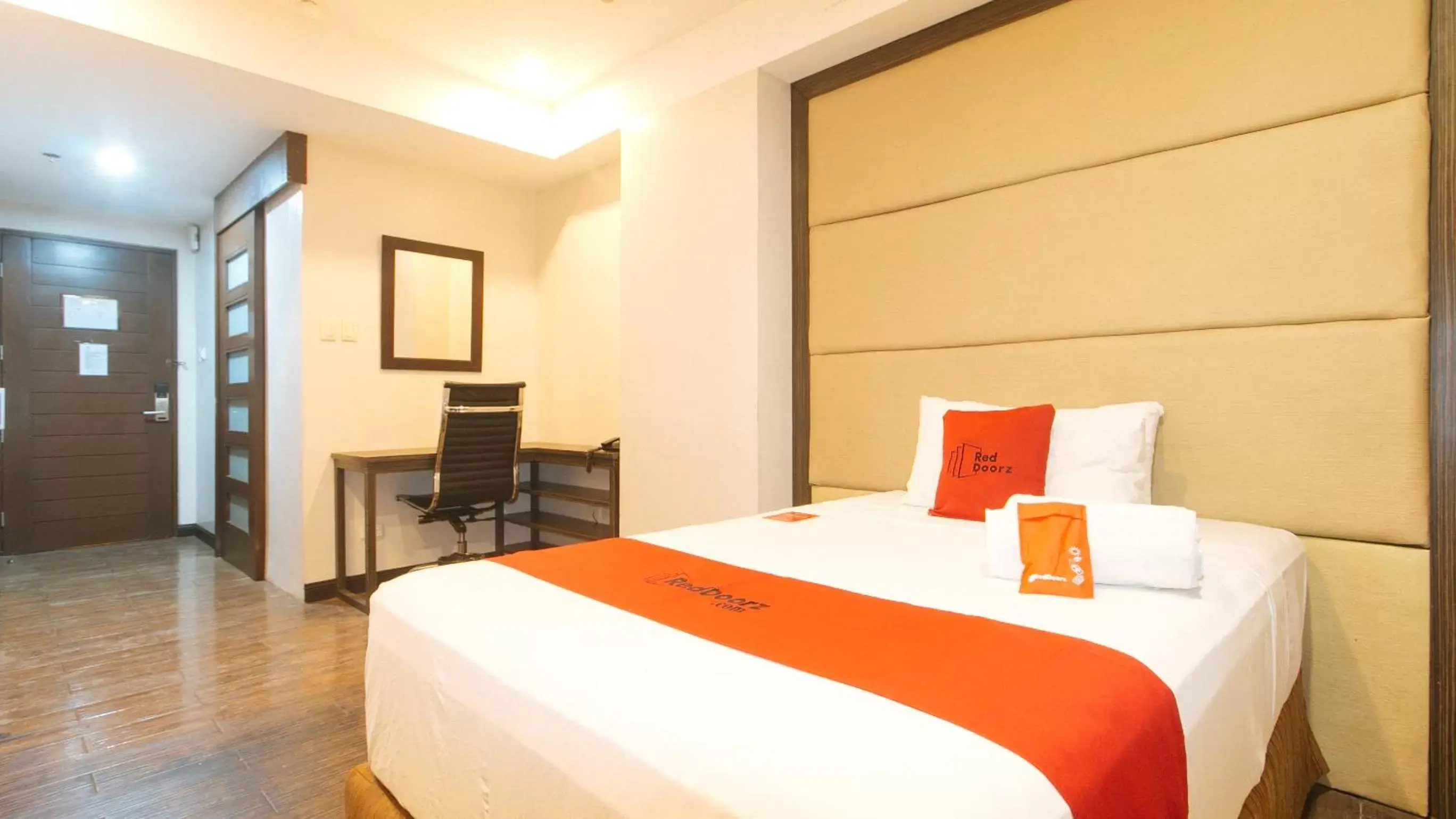 Bed in RedDoorz Premium @ West Avenue Quezon City