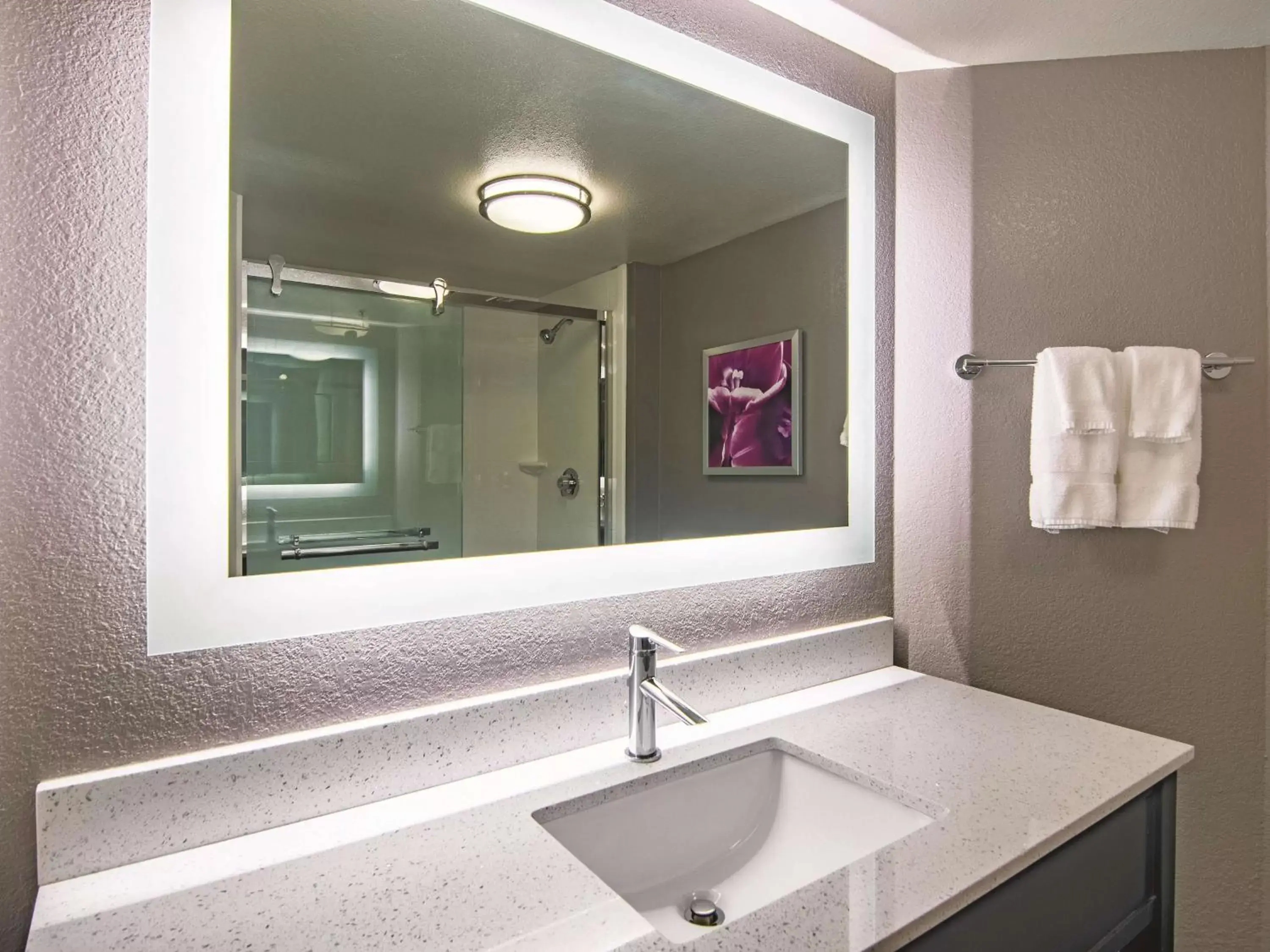 Photo of the whole room, Bathroom in La Quinta by Wyndham Oklahoma City Norman