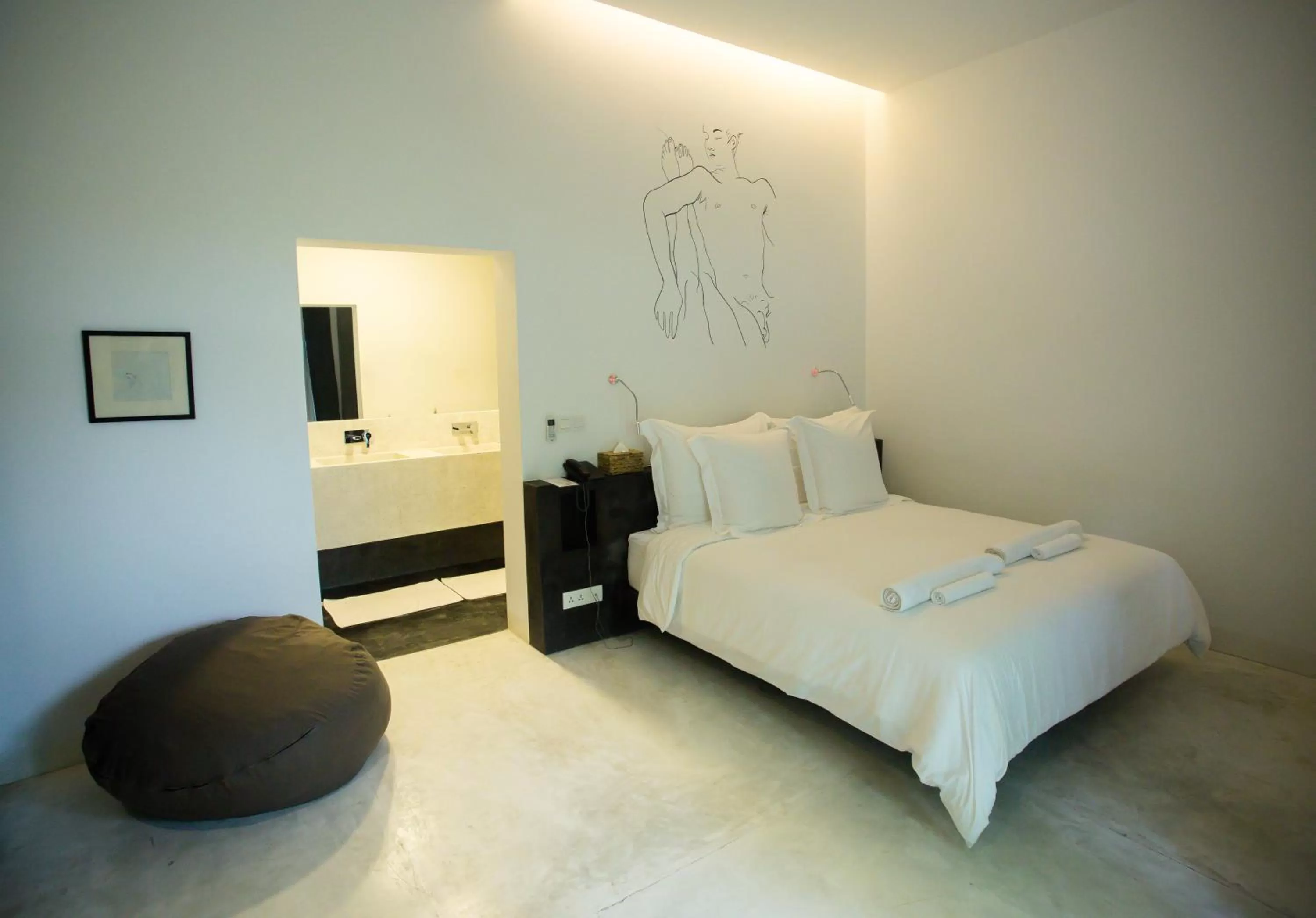 Photo of the whole room, Bed in Arthur & Paul (Men Only Hotel)