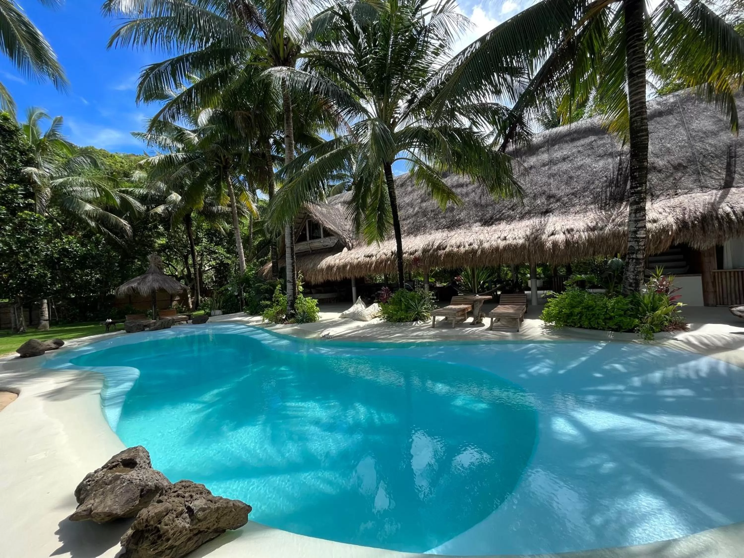 Swimming pool in The Beach House Ocam Ocam