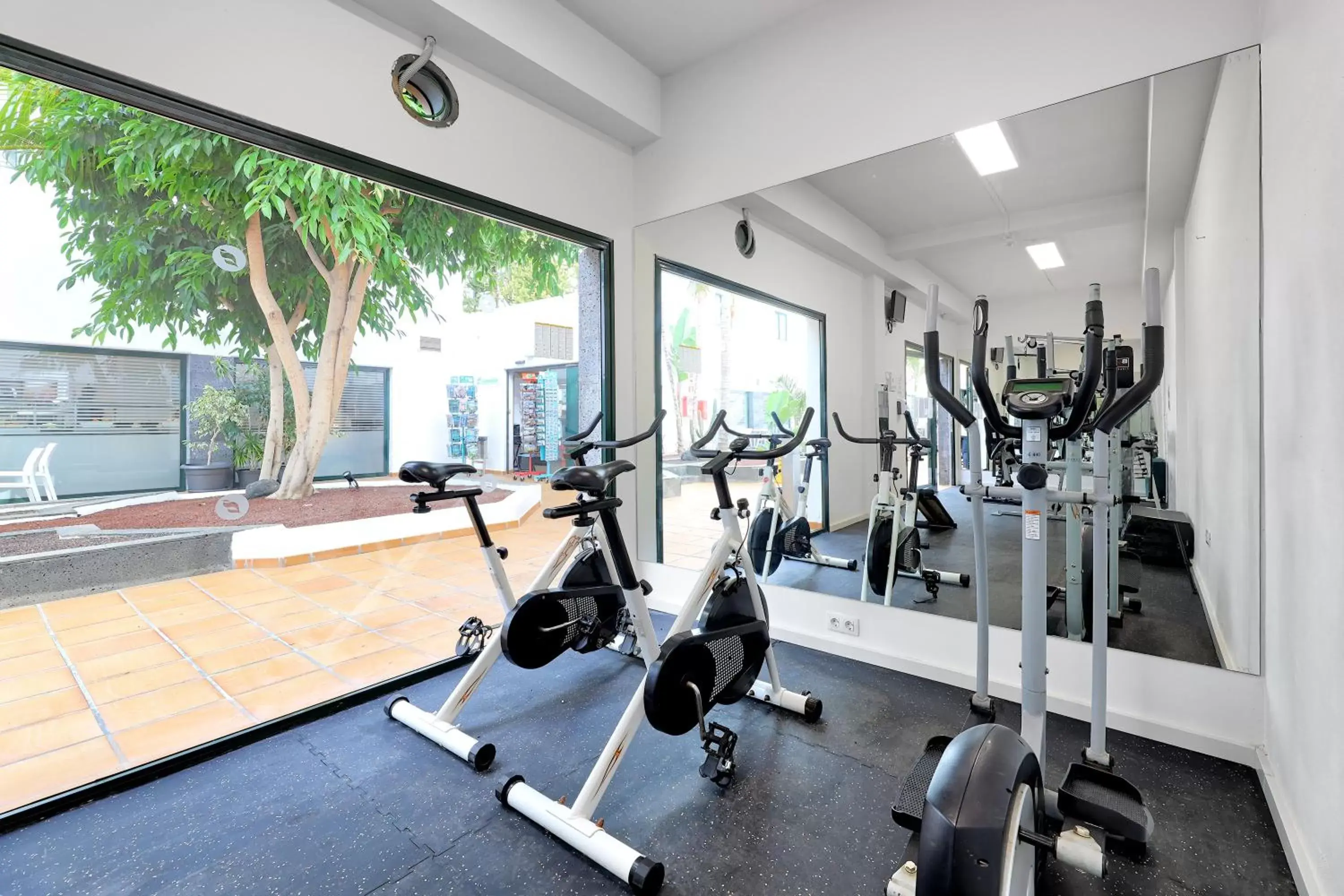 Fitness centre/facilities in Hotel THB Flora Fitness centre/facilities in Hotel THB Flora