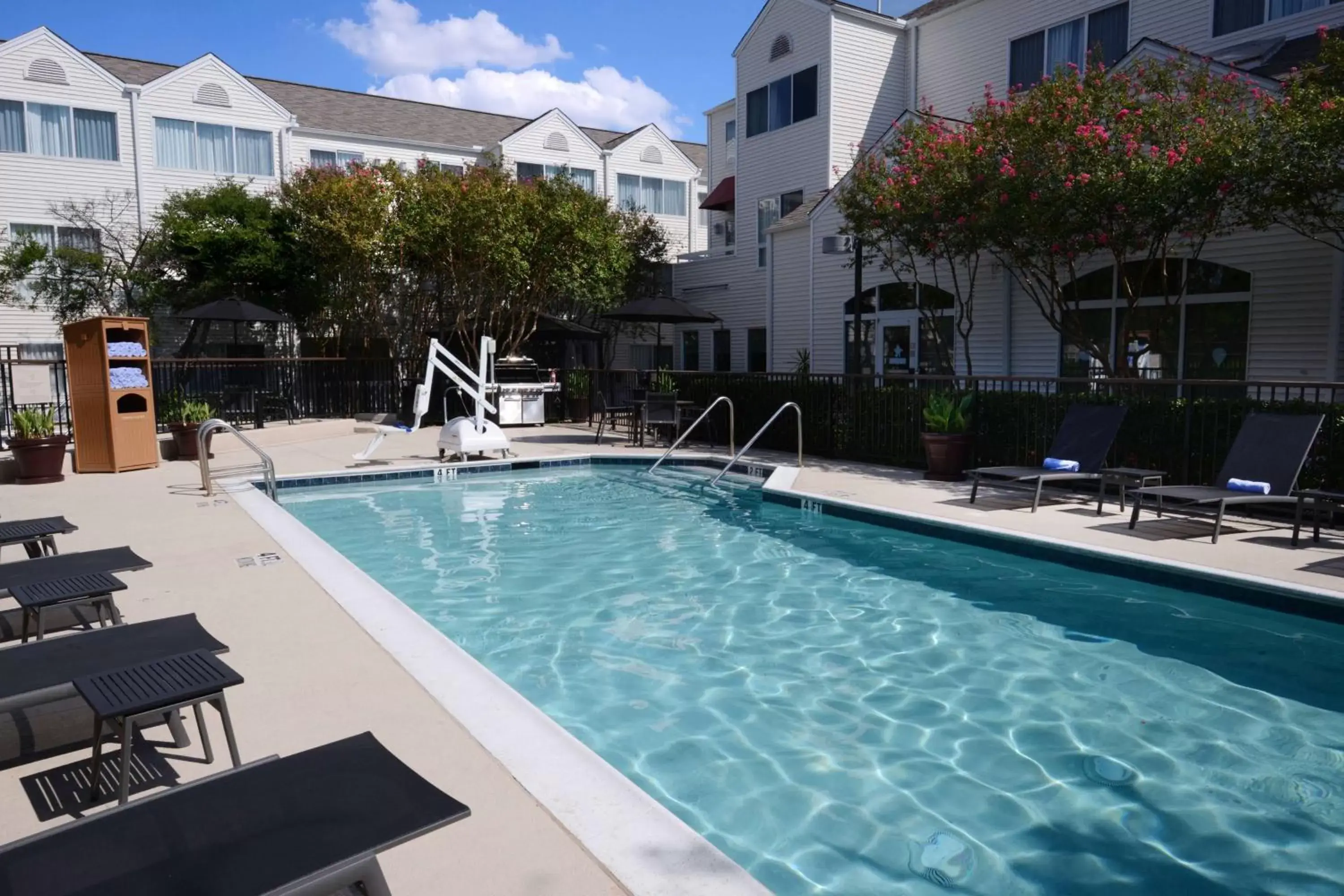 Pool view, Swimming Pool in Sonesta ES Suites Dallas Central Expressway