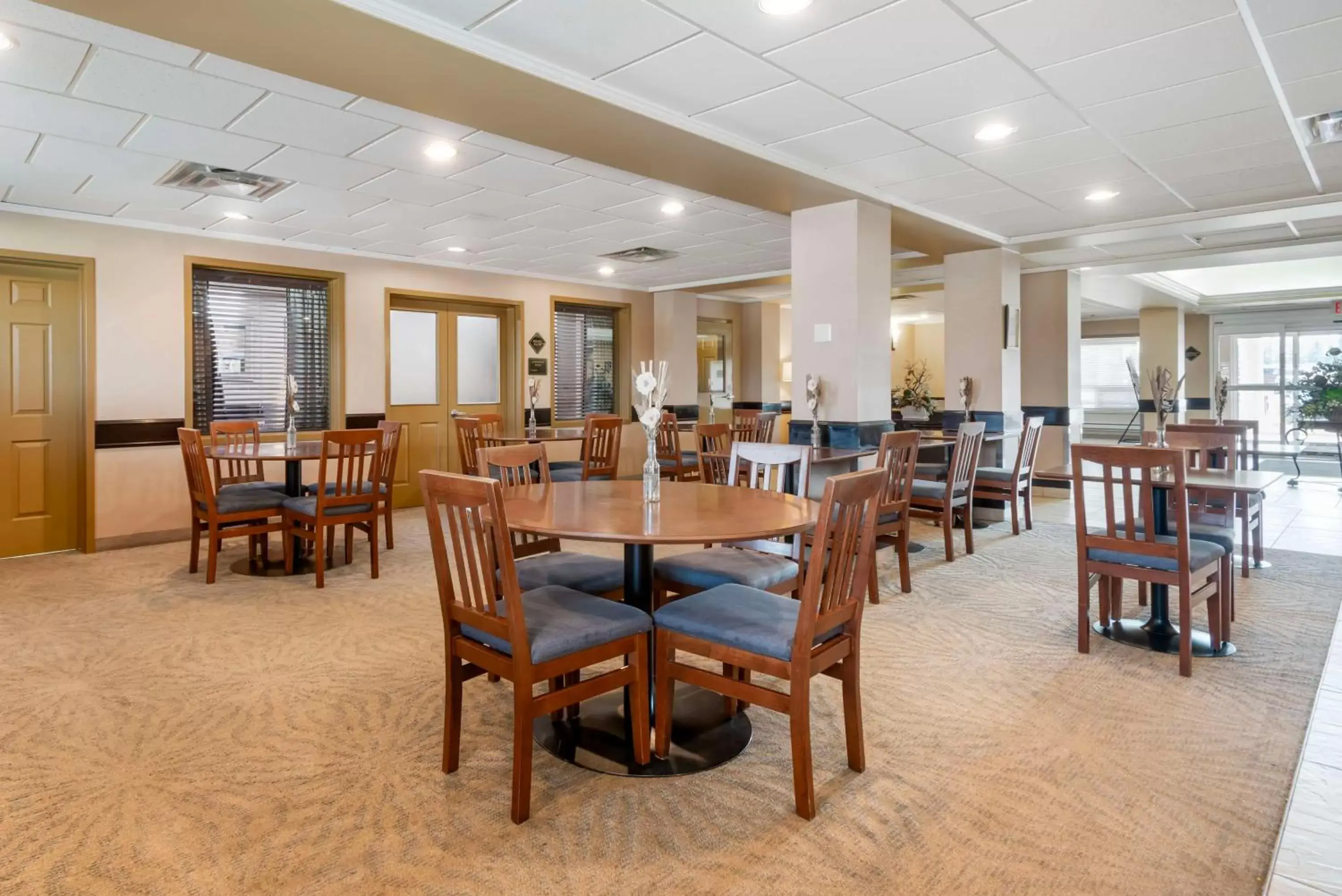 Breakfast, Restaurant/Places to Eat in Best Western Rocky Mountain House