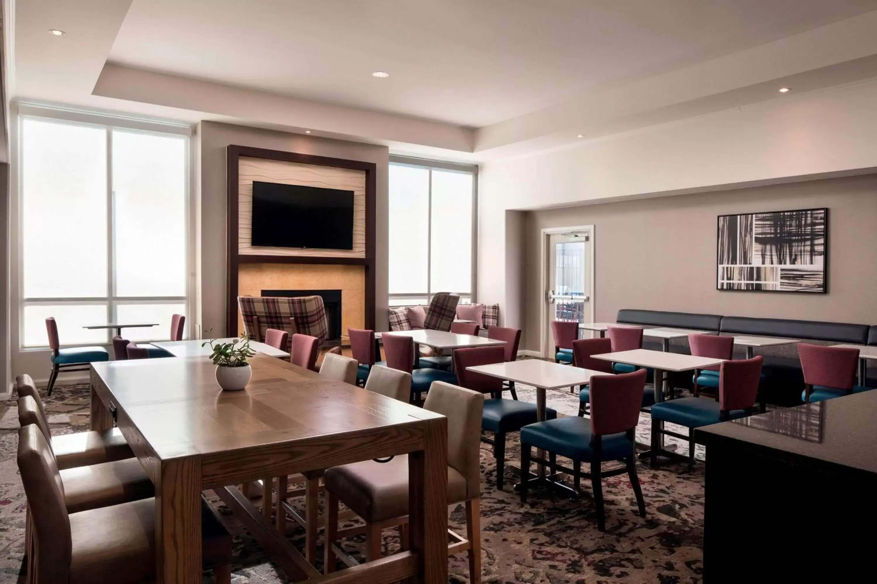 Lobby or reception, Restaurant/Places to Eat in Sonesta ES Suites Scottsdale Paradise Valley