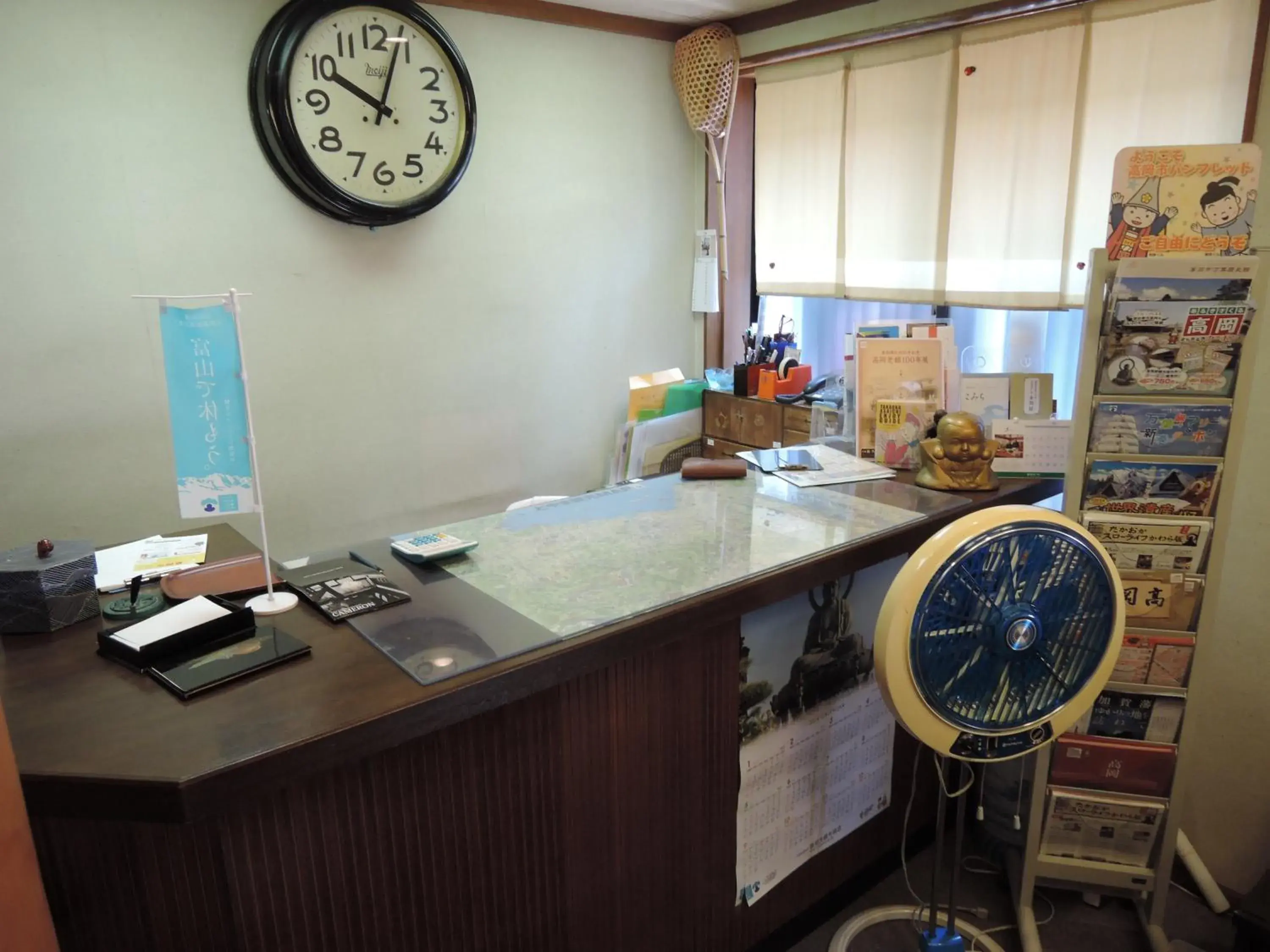 Lobby or reception, Kitchen/Kitchenette in Kadokyu Ryokan