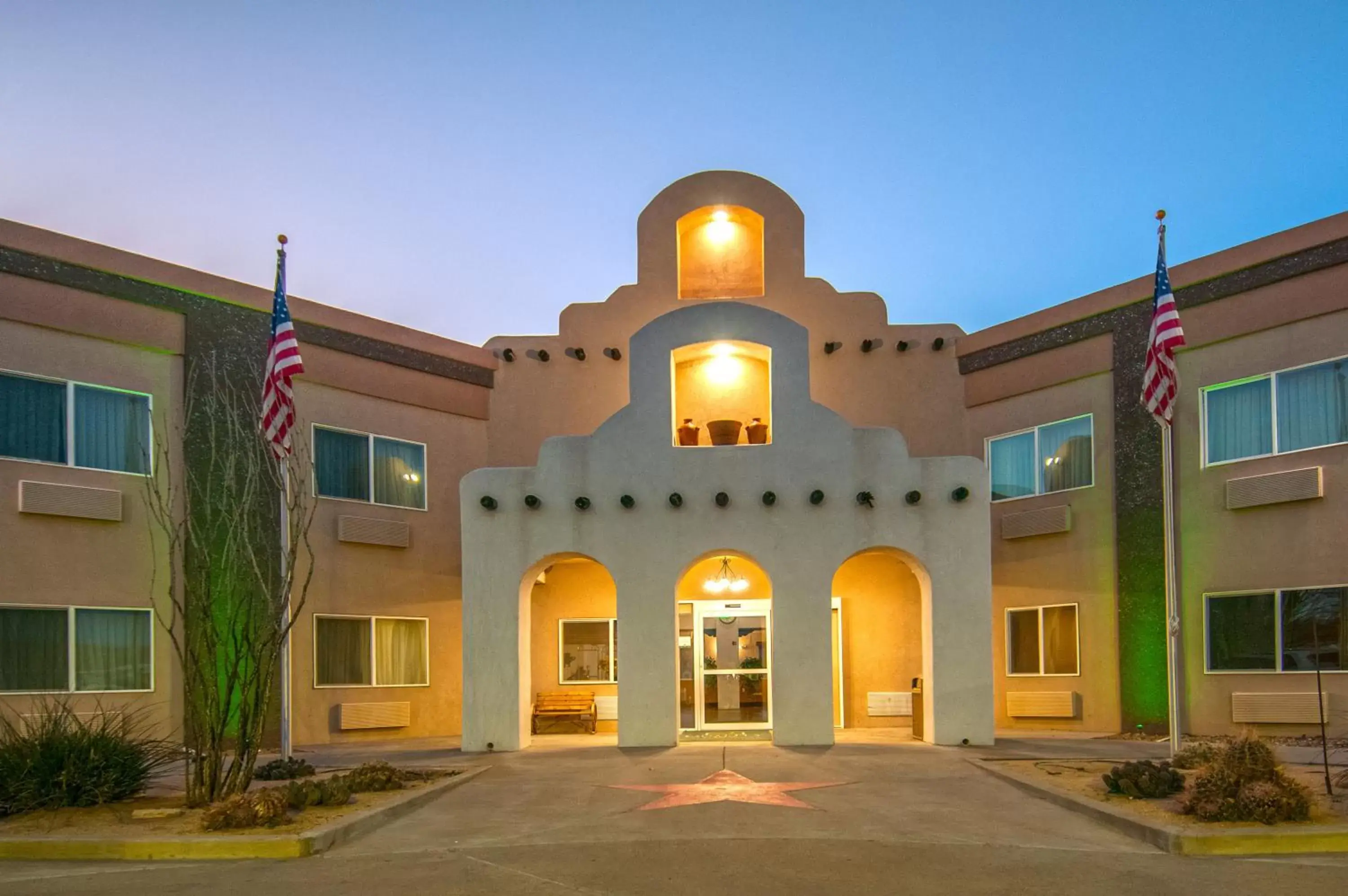 Property building in Quality Inn Alpine Property building in Quality Inn Alpine