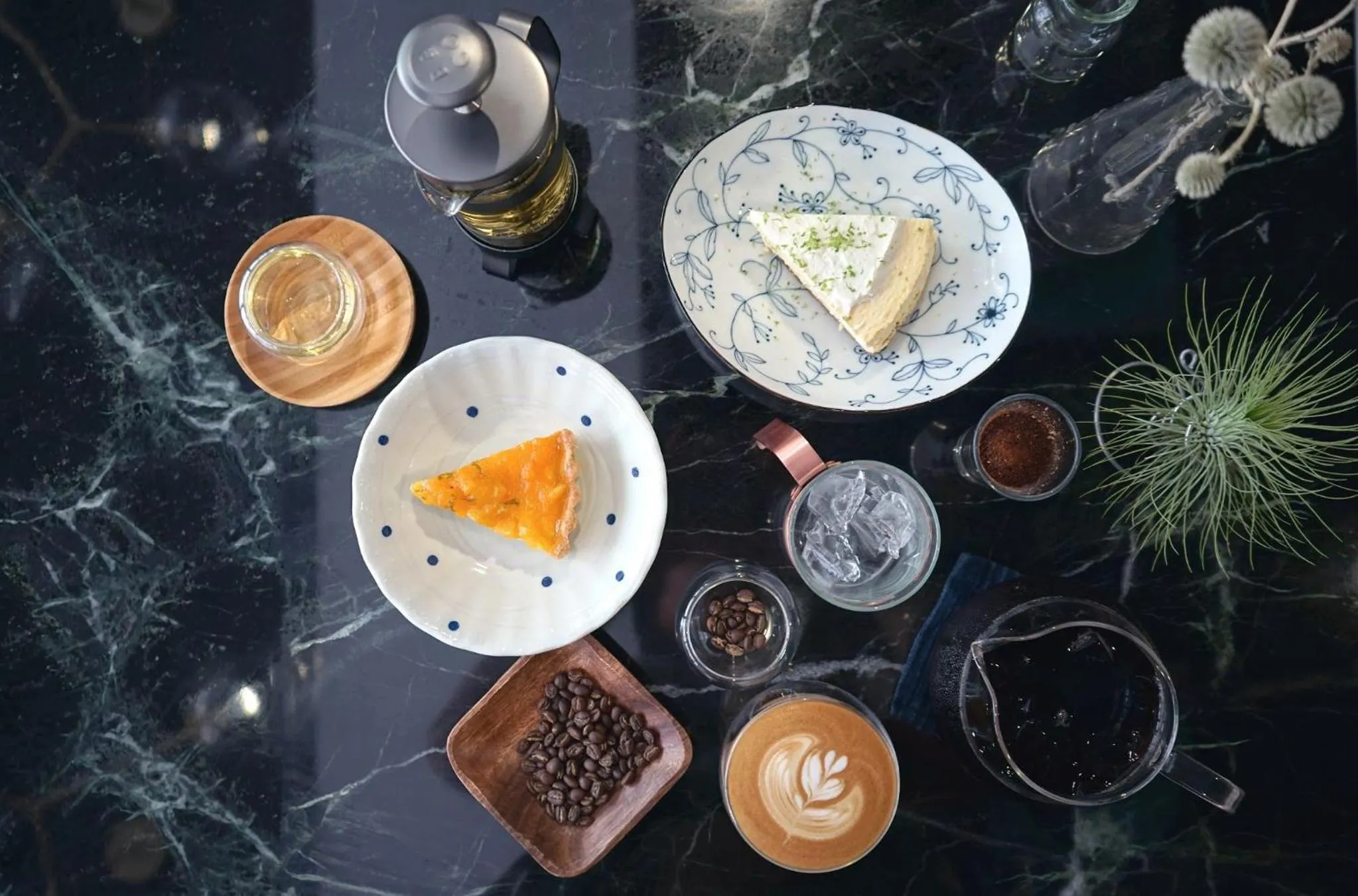 Restaurant/places to eat in NiHao Café Hotel