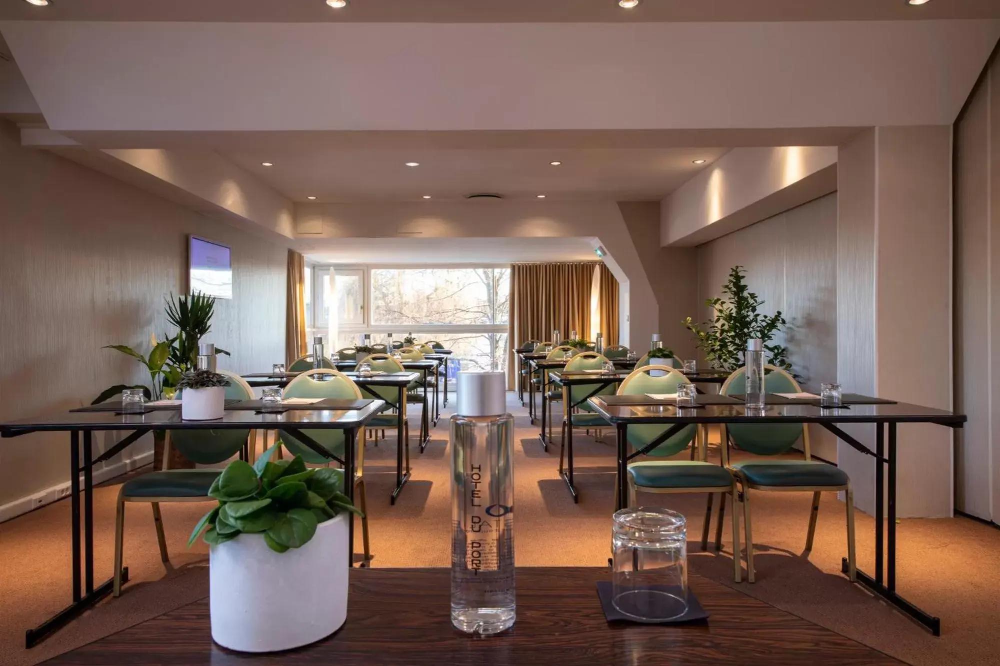 Meeting/conference room, Restaurant/Places to Eat in Hôtel du Port