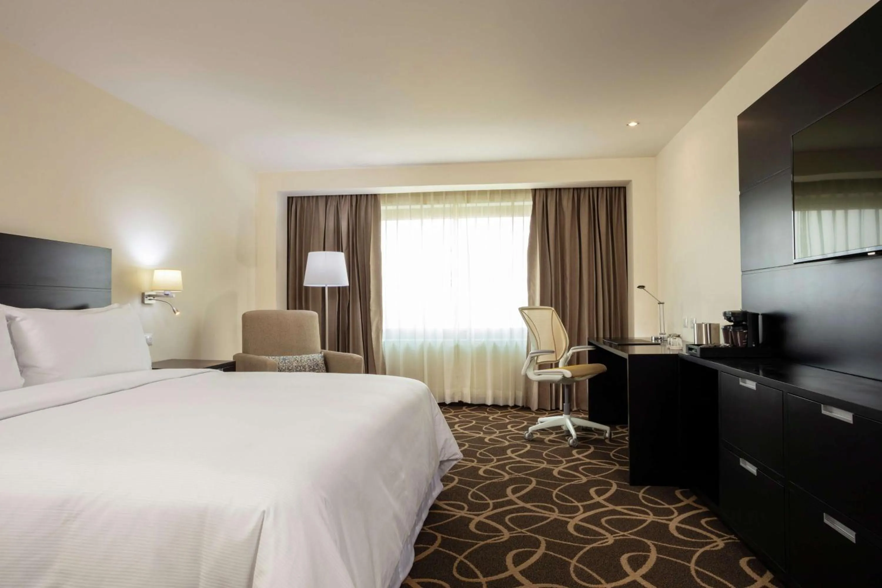 Bedroom, Bed in Doubletree By Hilton Toluca