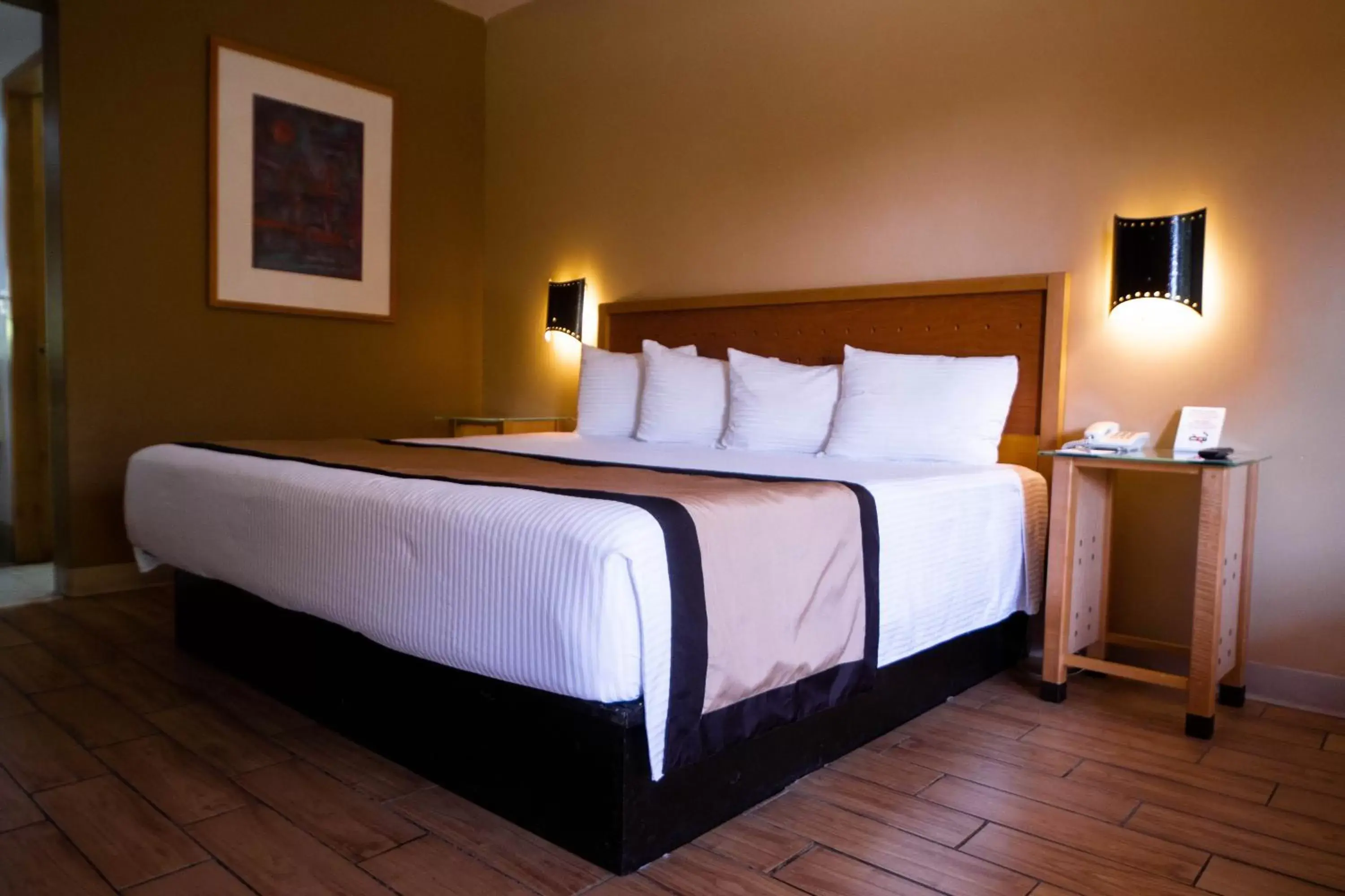 Photo of the whole room, Bed in Hotel Colonial Mexicali