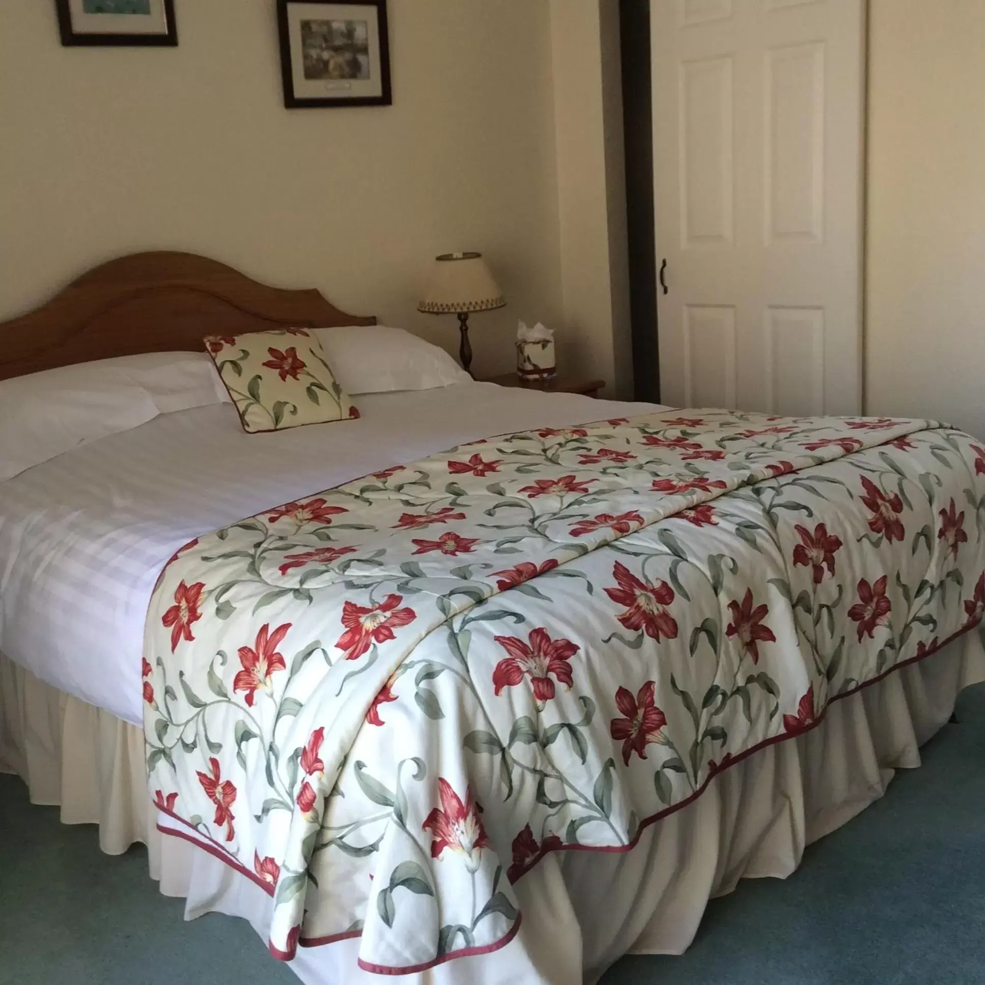 Bedroom, Bed in Whashton Springs Farmhouse B&B