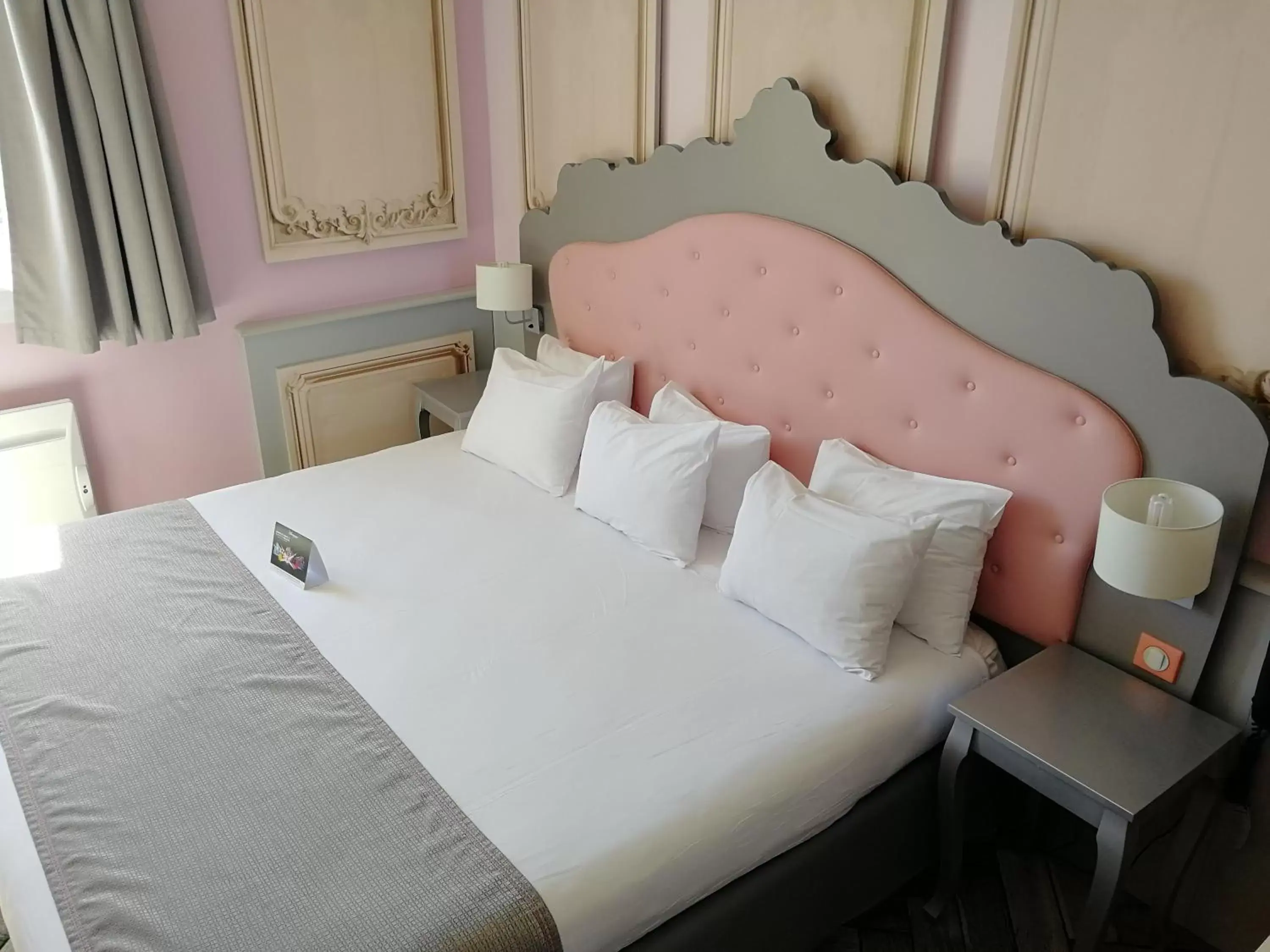 Bed in Explorers Hotel Marne-la-Vallée