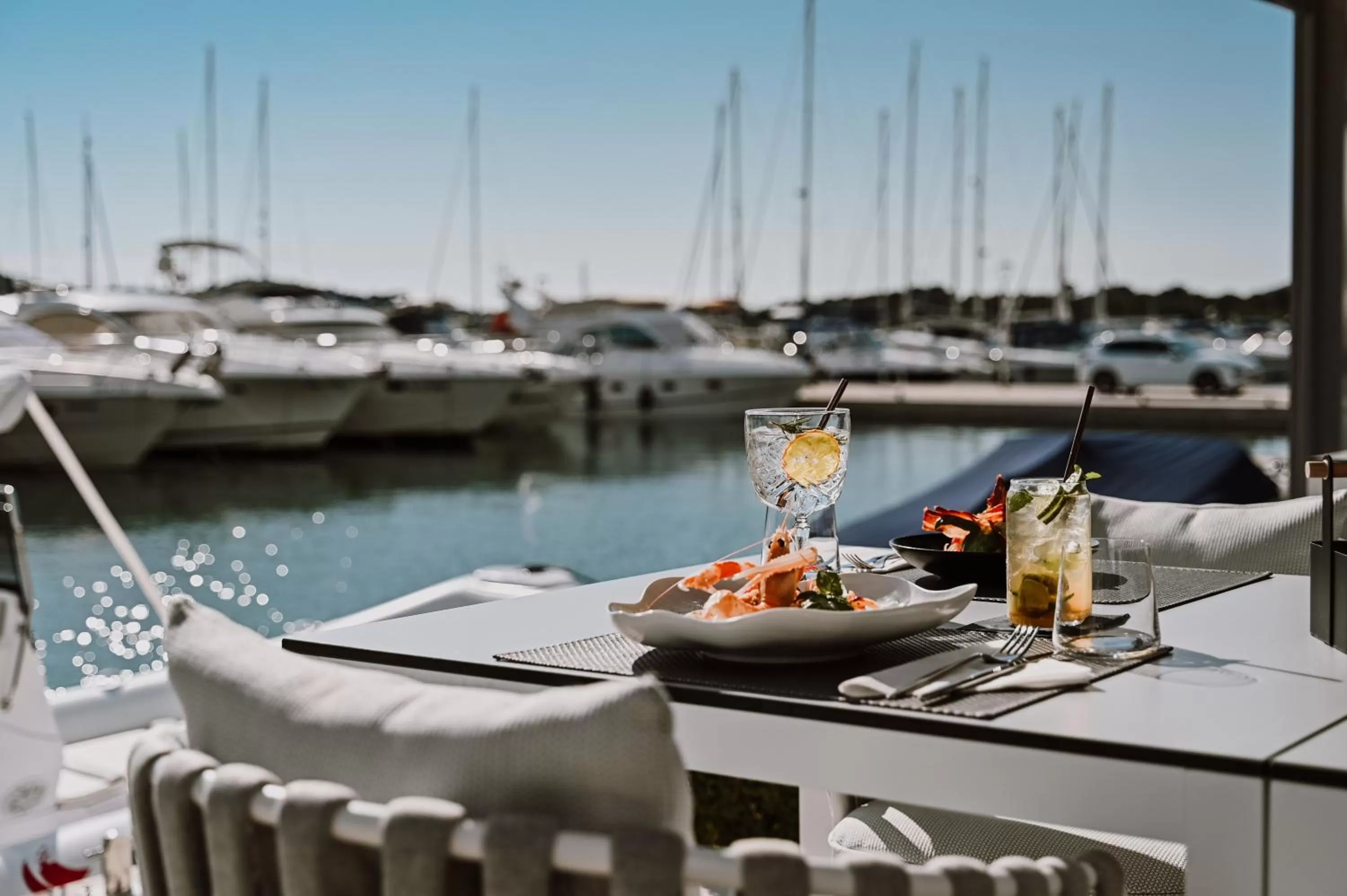 Restaurant/places to eat in Hotel Stomorin-Marina Hramina