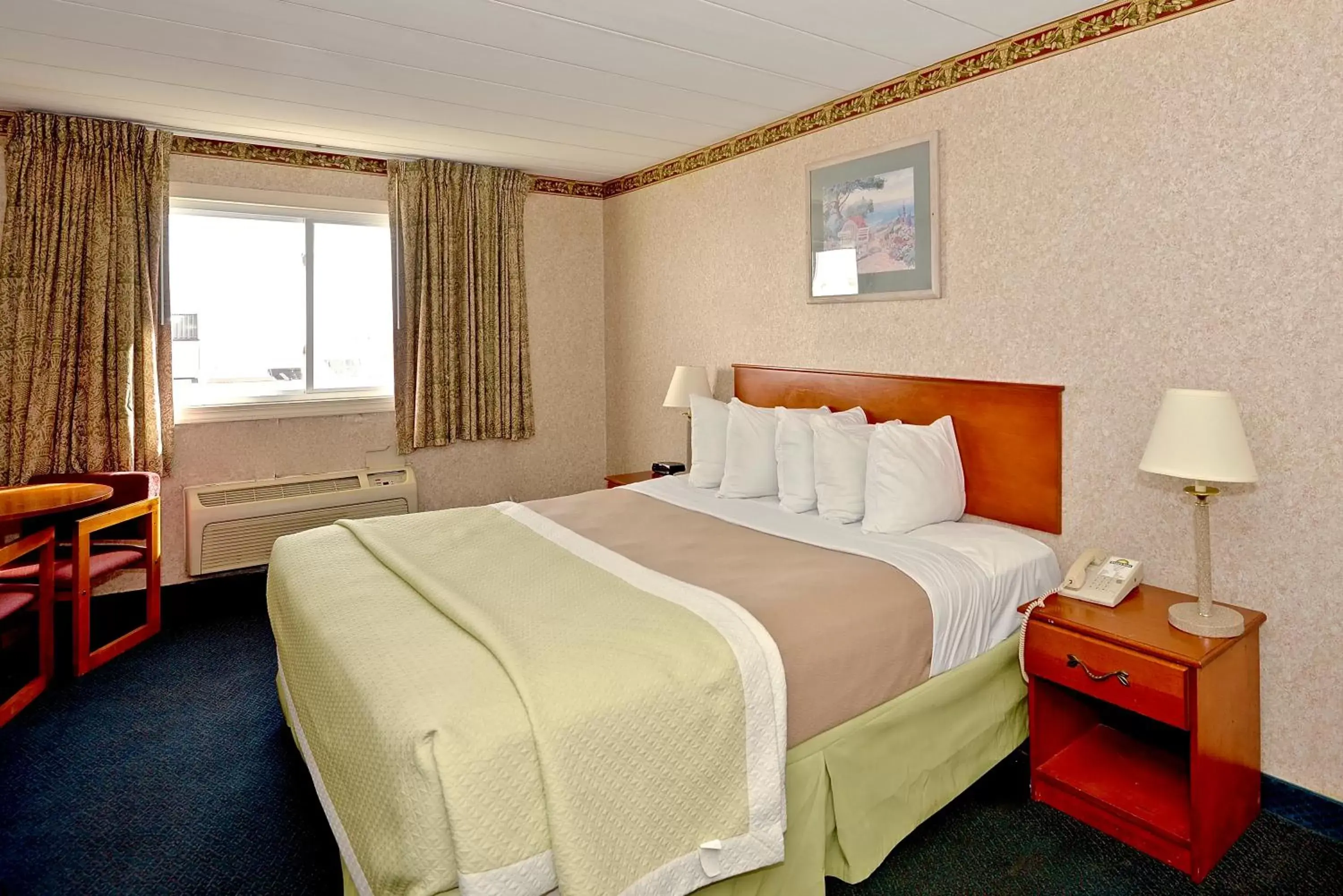 Photo of the whole room, Bed in Days Inn by Wyndham Atlantic City Beachblock