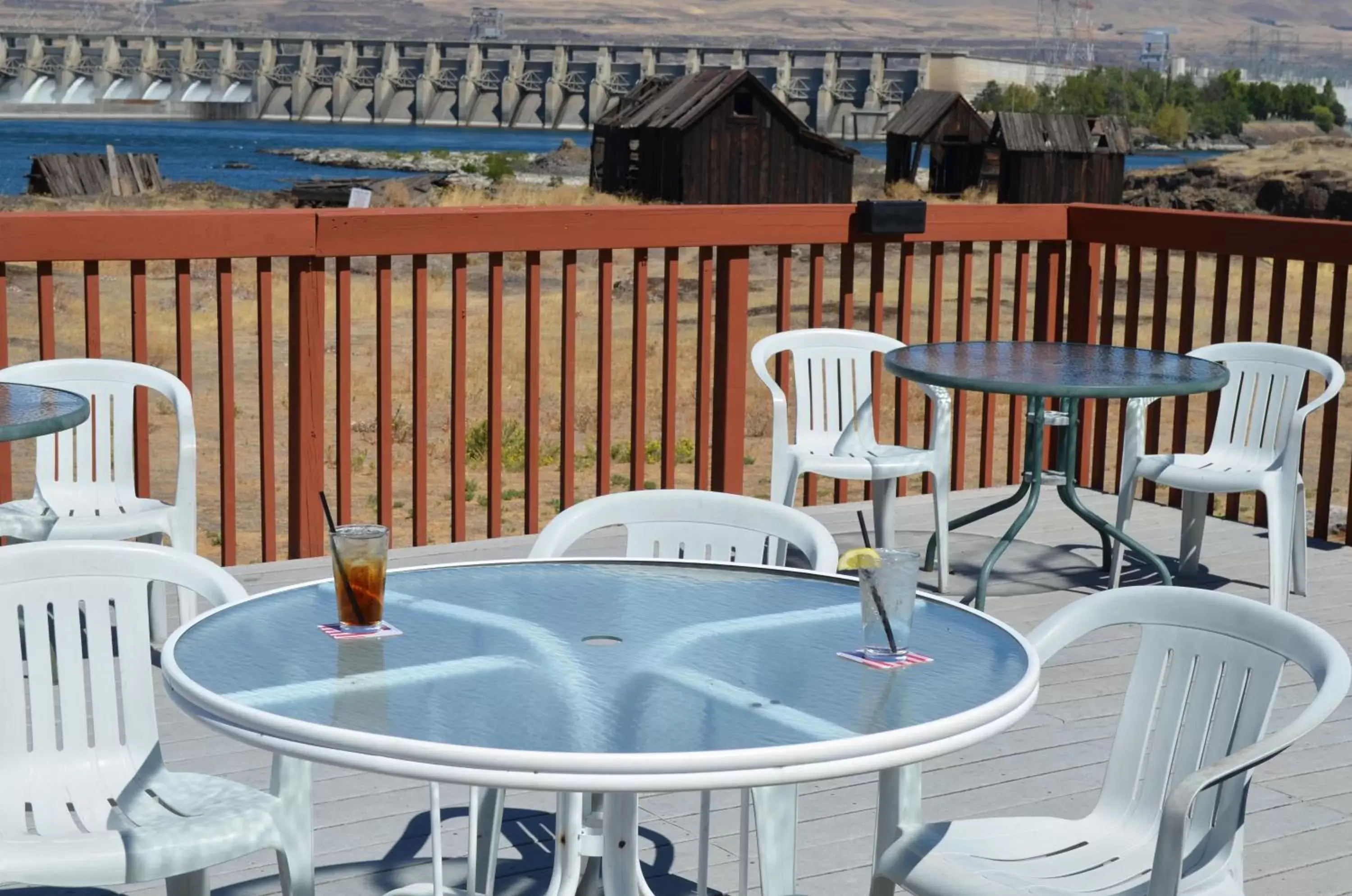 Restaurant/places to eat, Swimming Pool in Shilo Inns Suites The Dalles