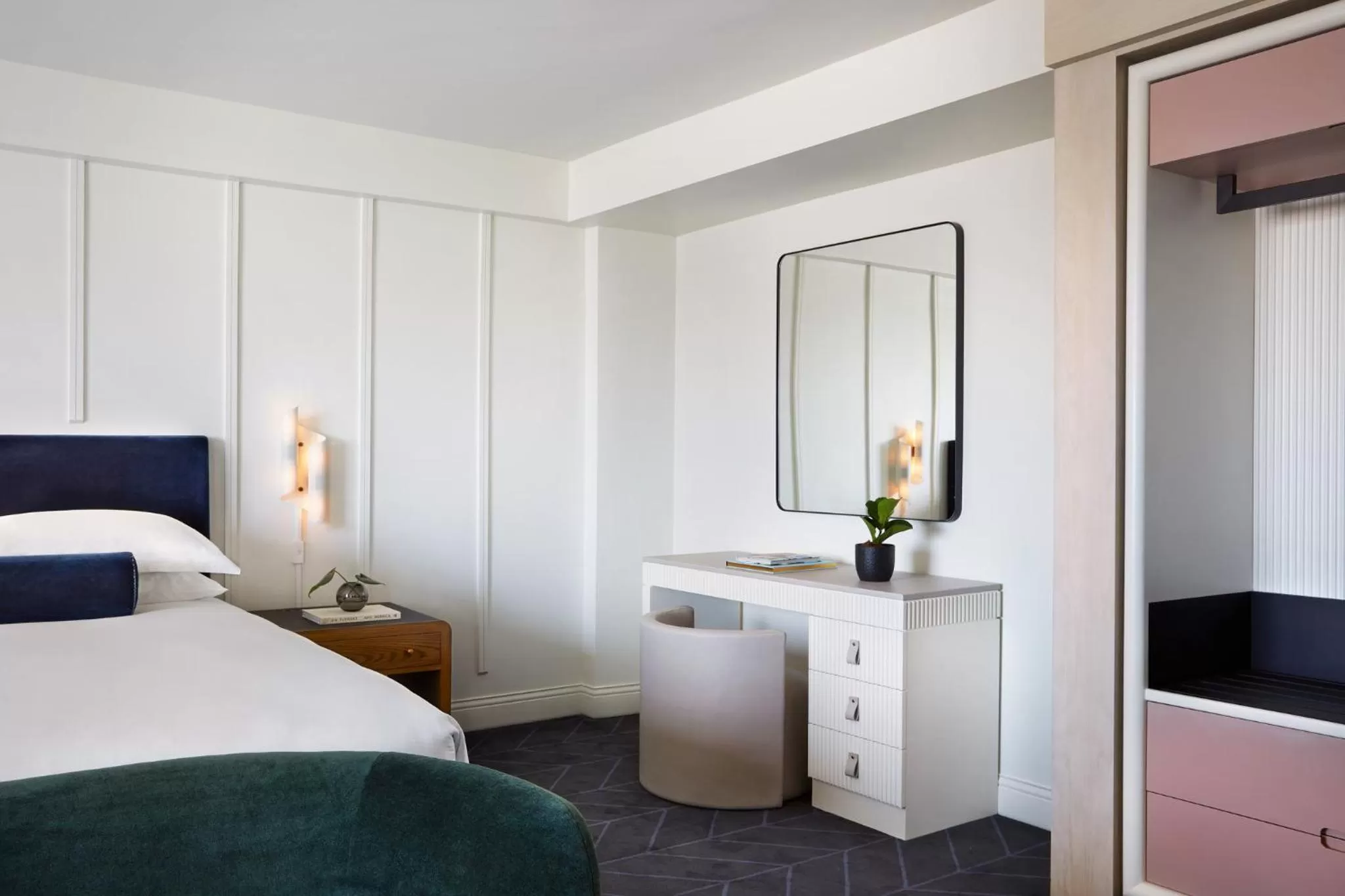 Photo of the whole room, Bed in Kimpton Alton Fisherman's Wharf by IHG