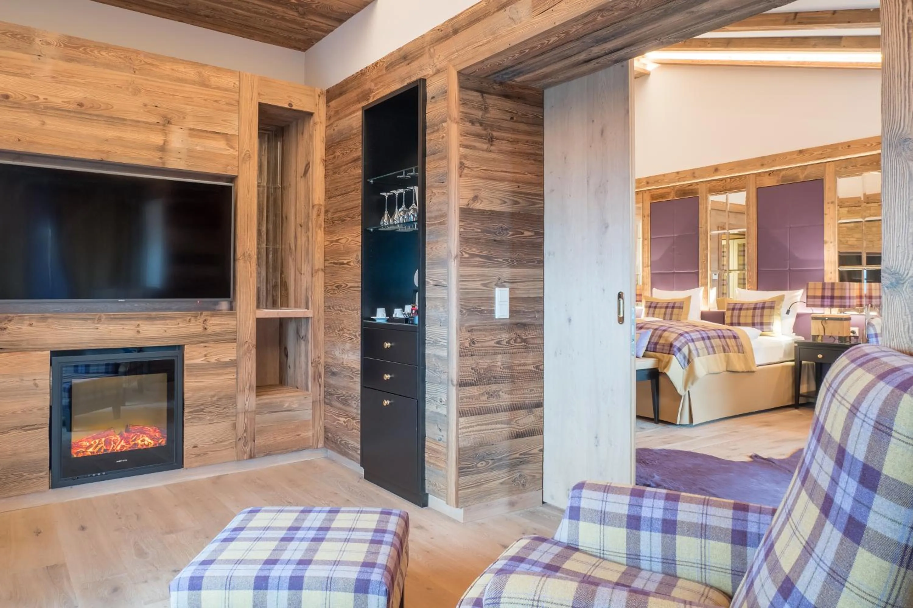 TV and multimedia, TV/Entertainment Center in Astoria Resort