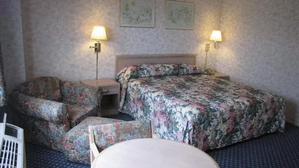 Bed in Nisei Inn