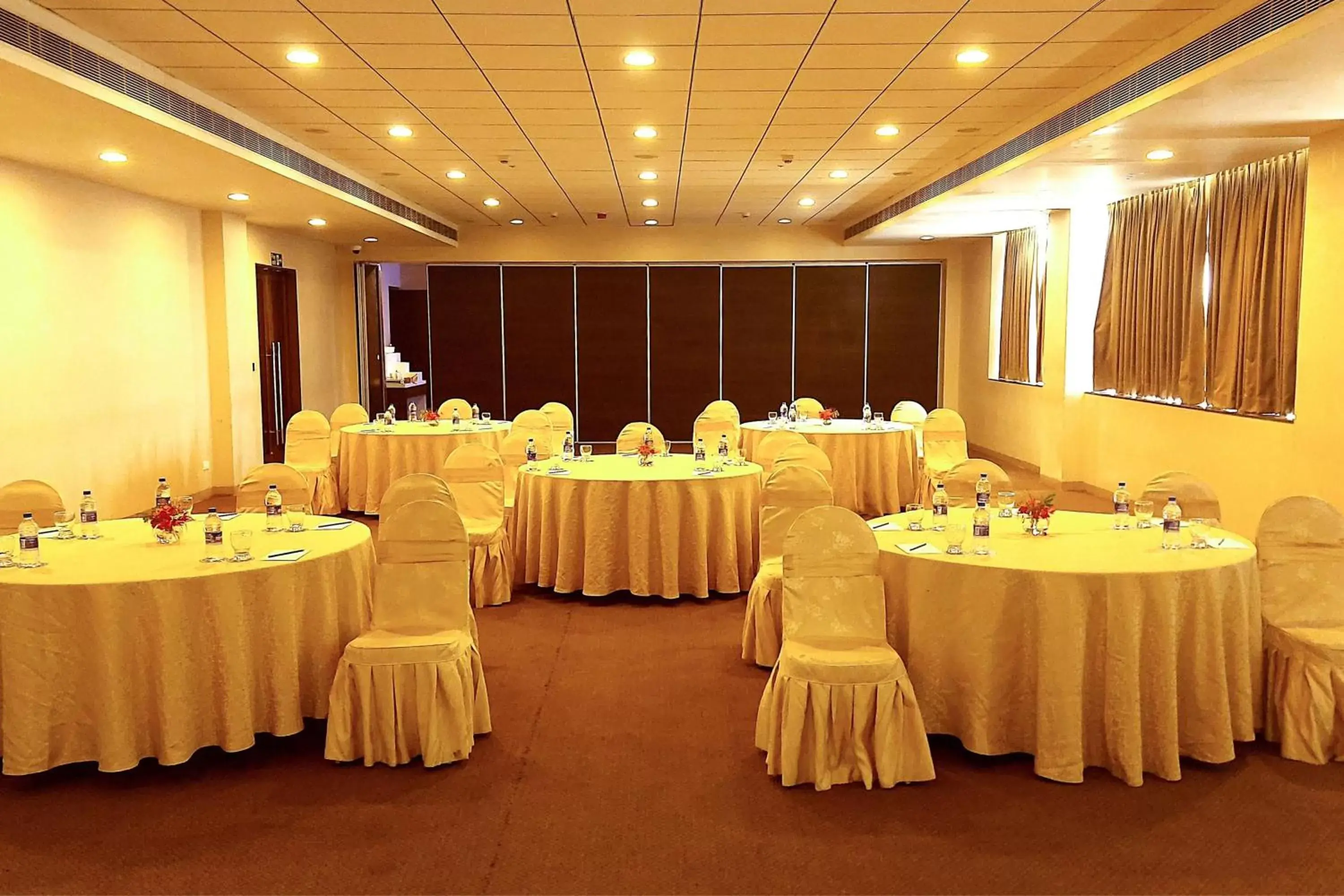 Meeting/conference room in Four Points by Sheraton Mahabalipuram Resort & Convention Center