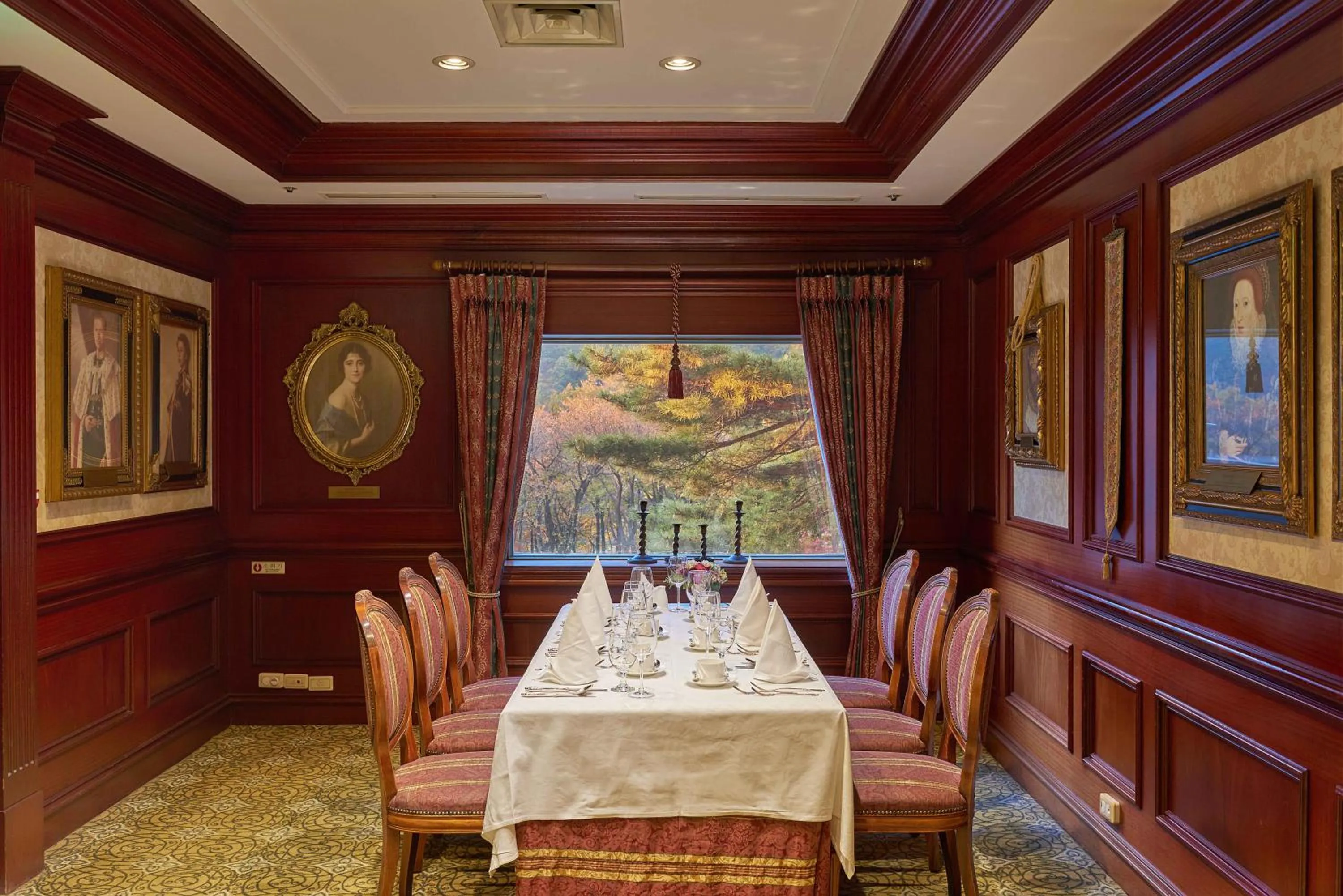 Restaurant/places to eat in KensingtonHotel Seorak