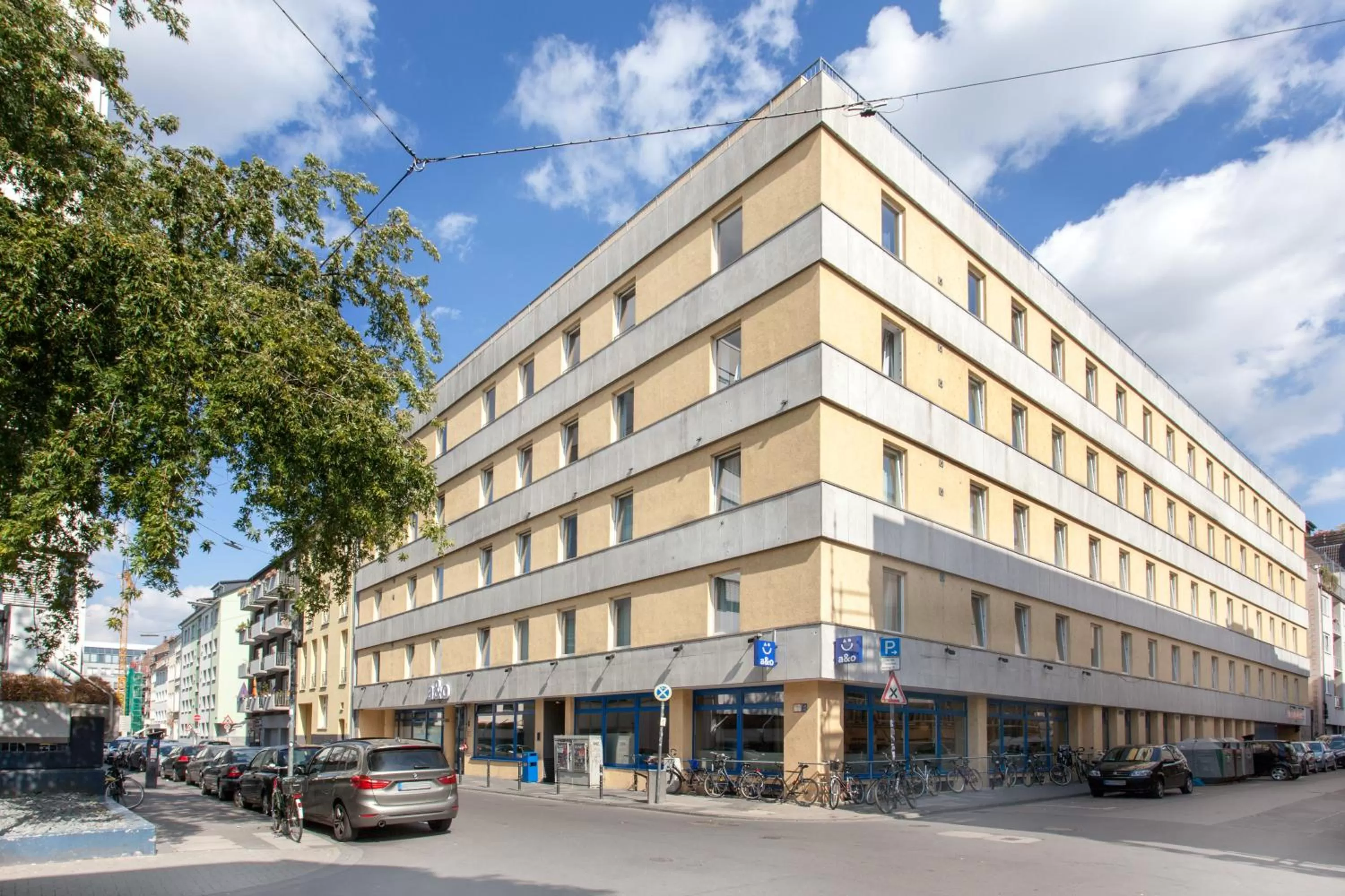 Facade/entrance in a&o Köln Neumarkt