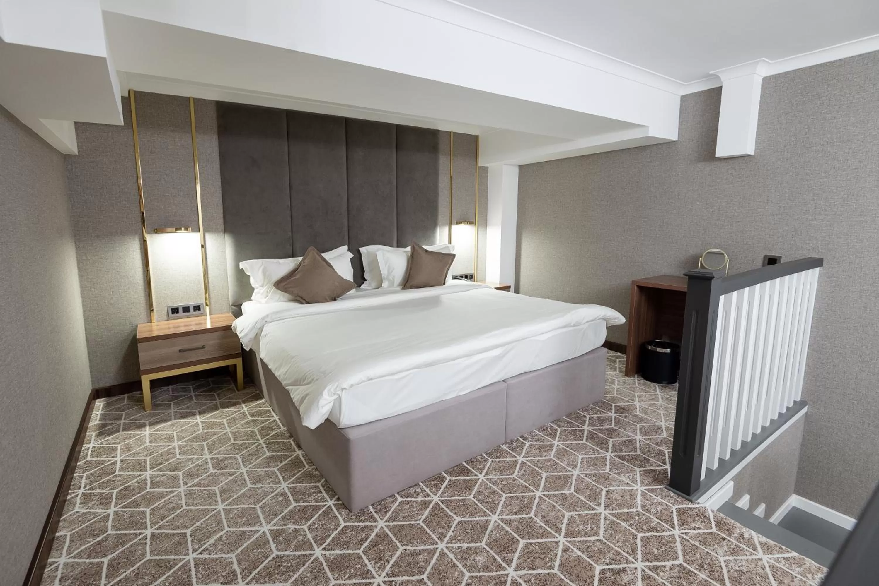 Photo of the whole room, Bed in Tauke Khan Plaza