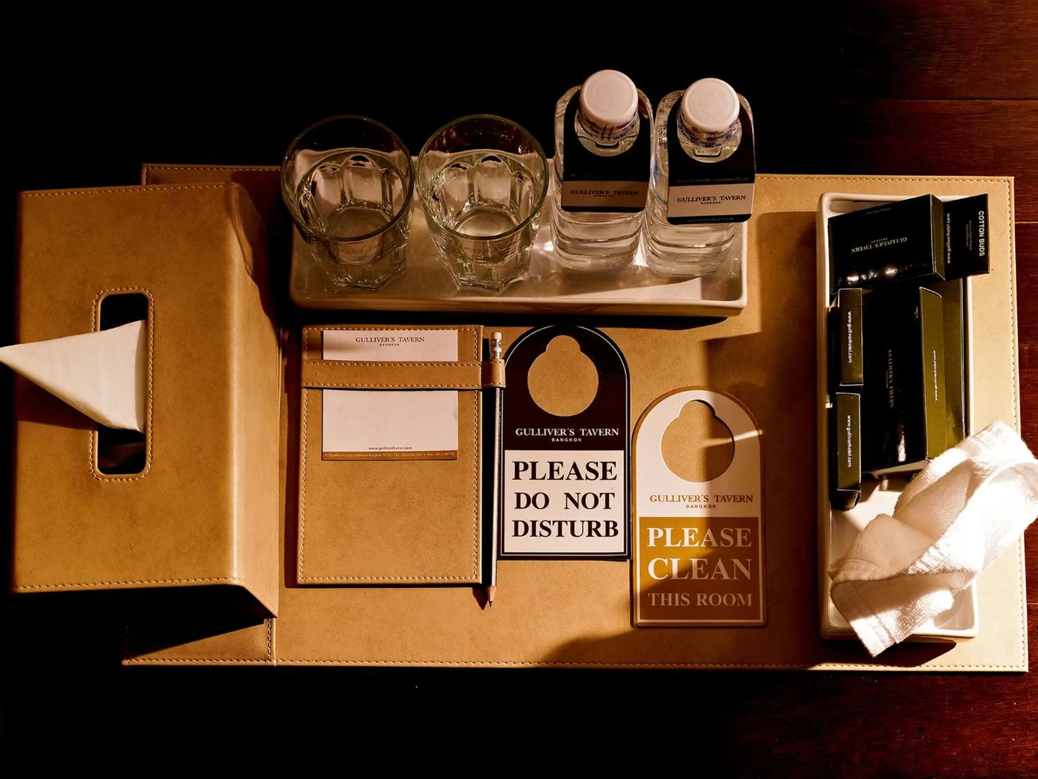 Decorative detail in Gulliver's Tavern Hotel