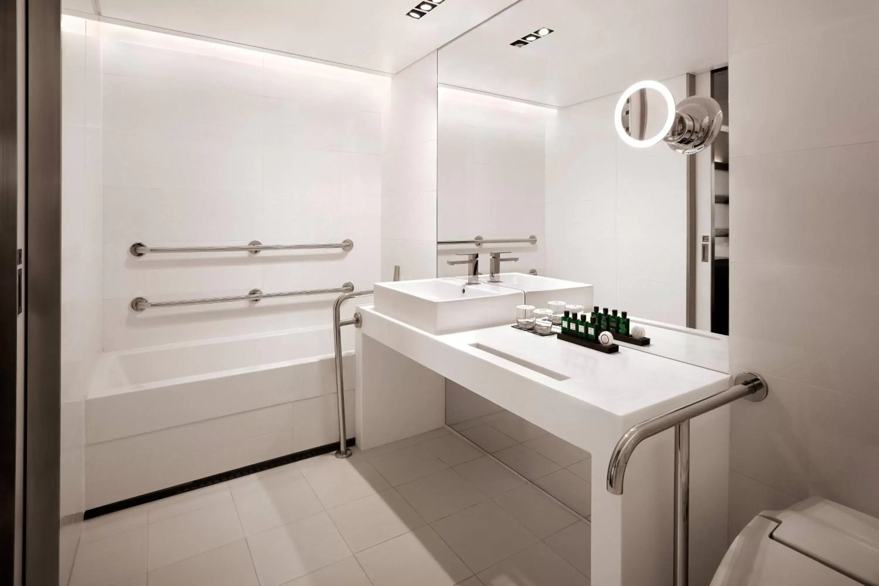 Bathroom in THE PLAZA Seoul, Autograph Collection