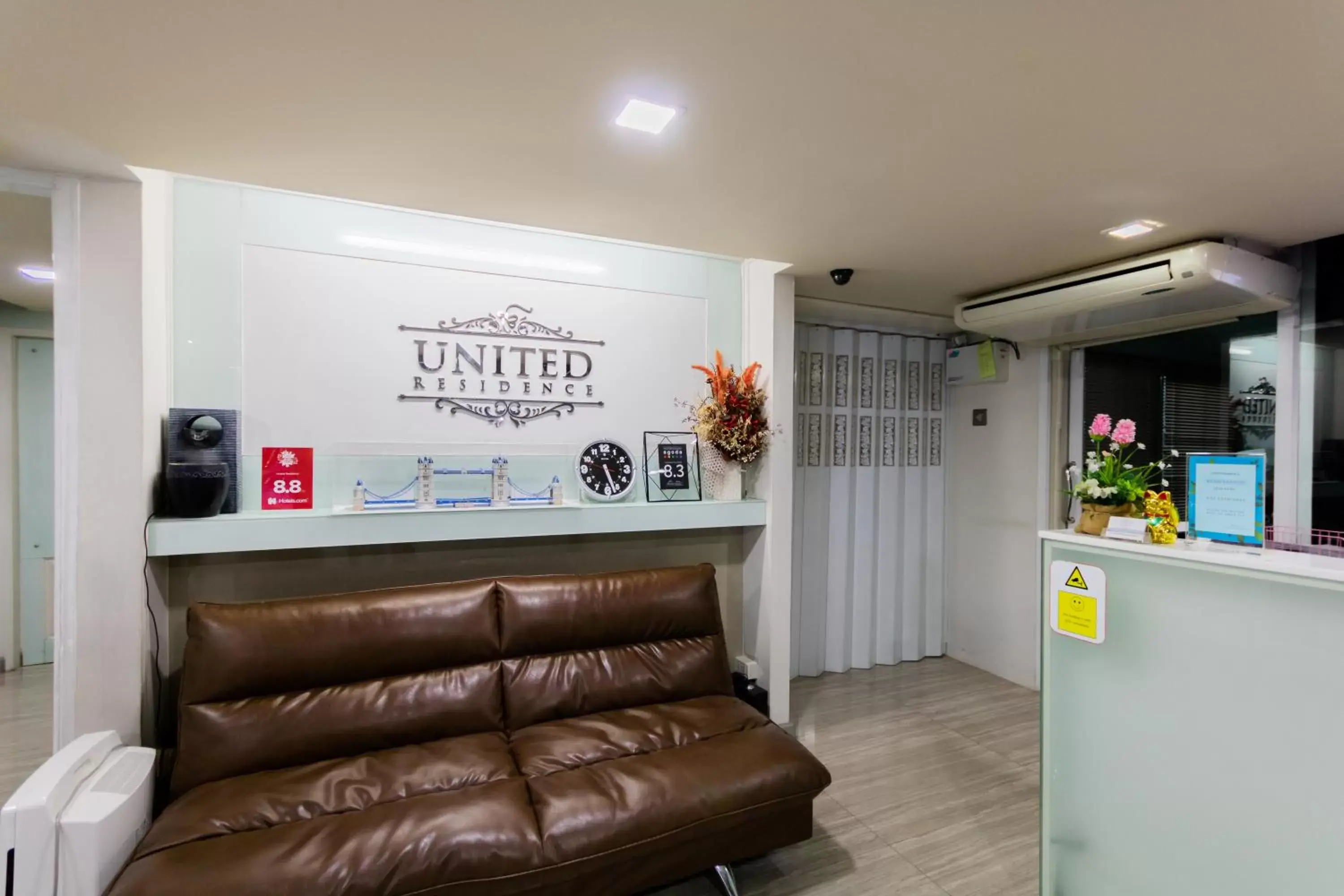 Coffee/tea facilities, Lobby/Reception in United Residence Ekamai Bangkok