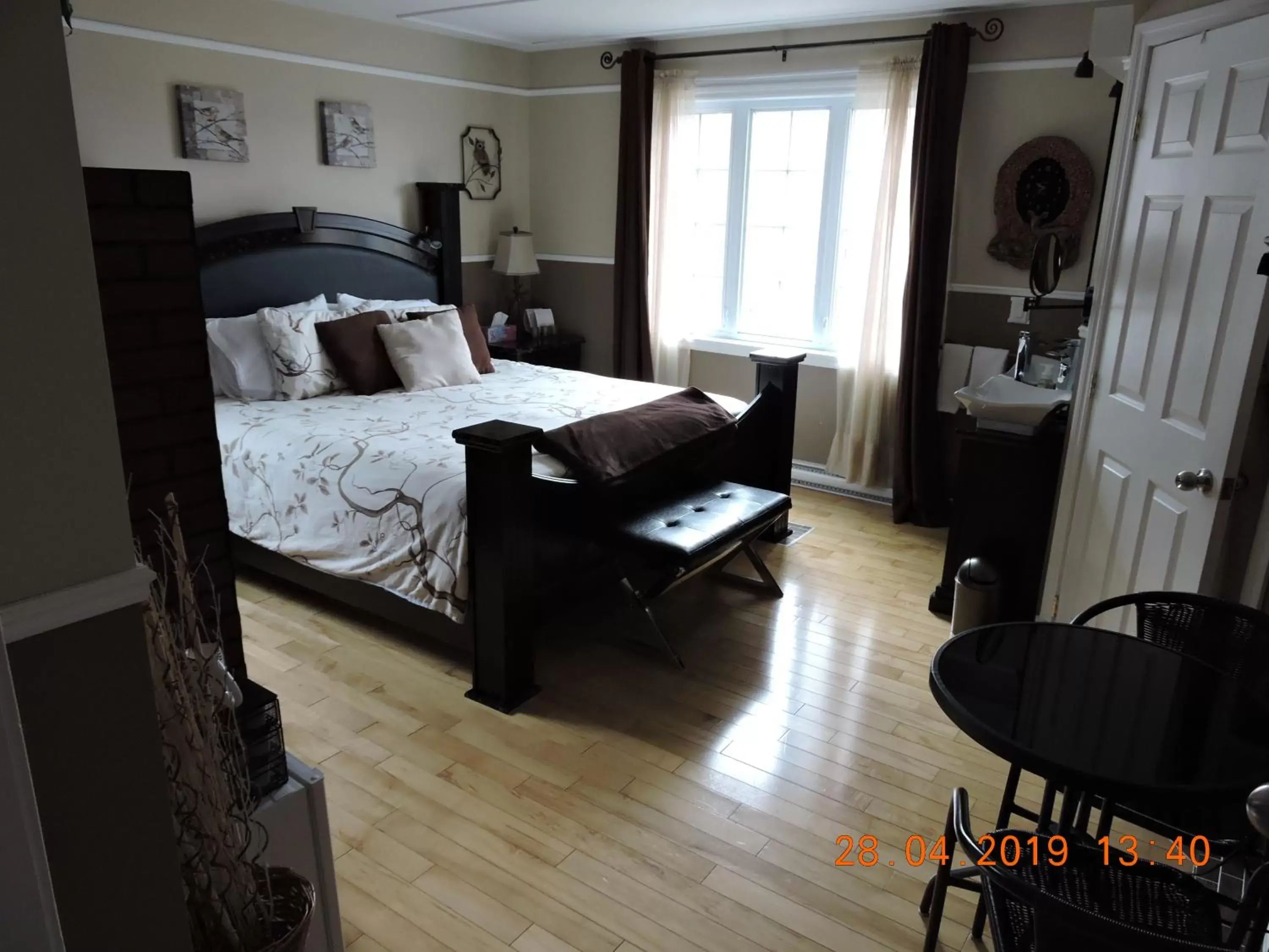 Photo of the whole room, Bed in Gite Passion et Tendresse B&B