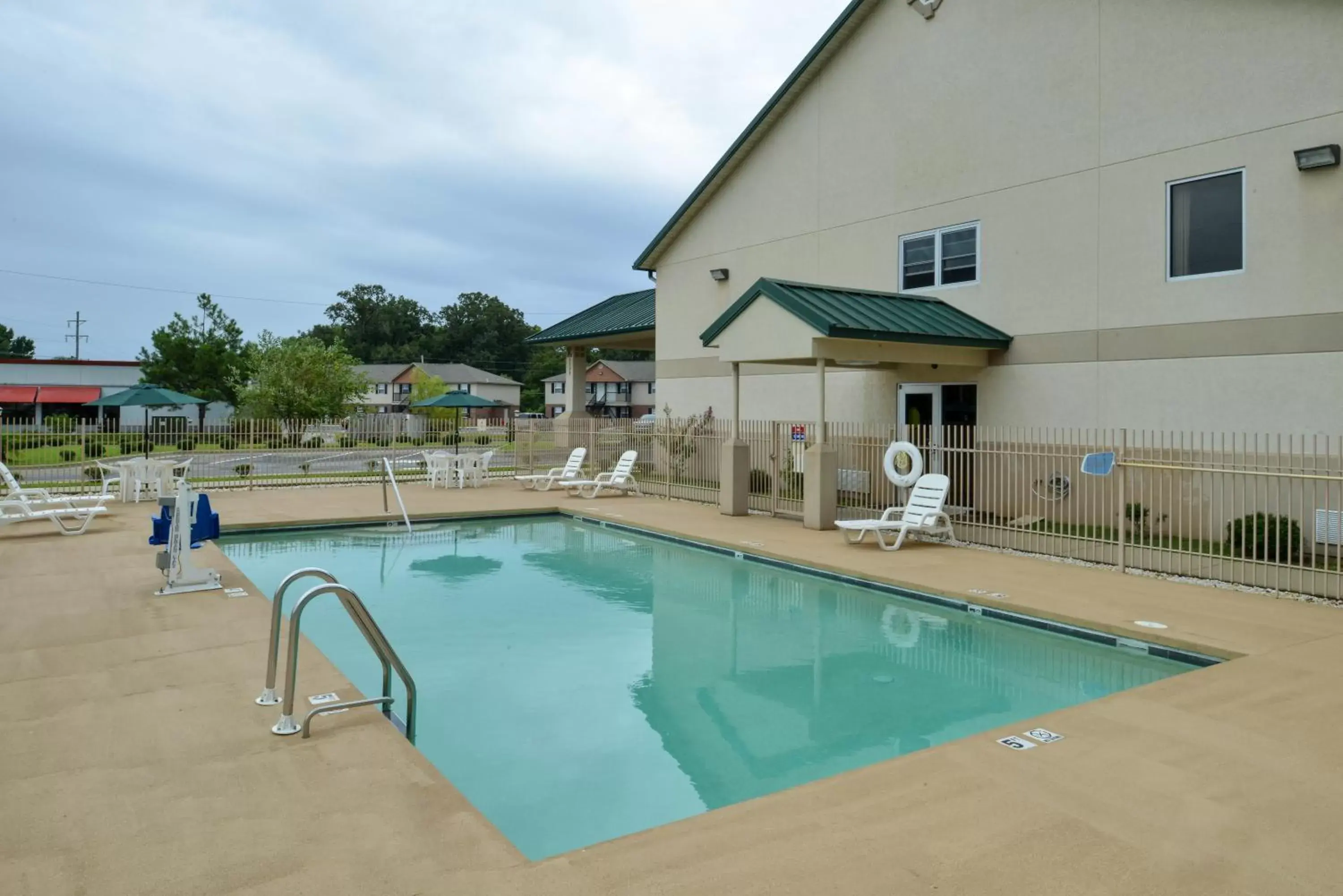 Swimming Pool in Star City Inn & Suites