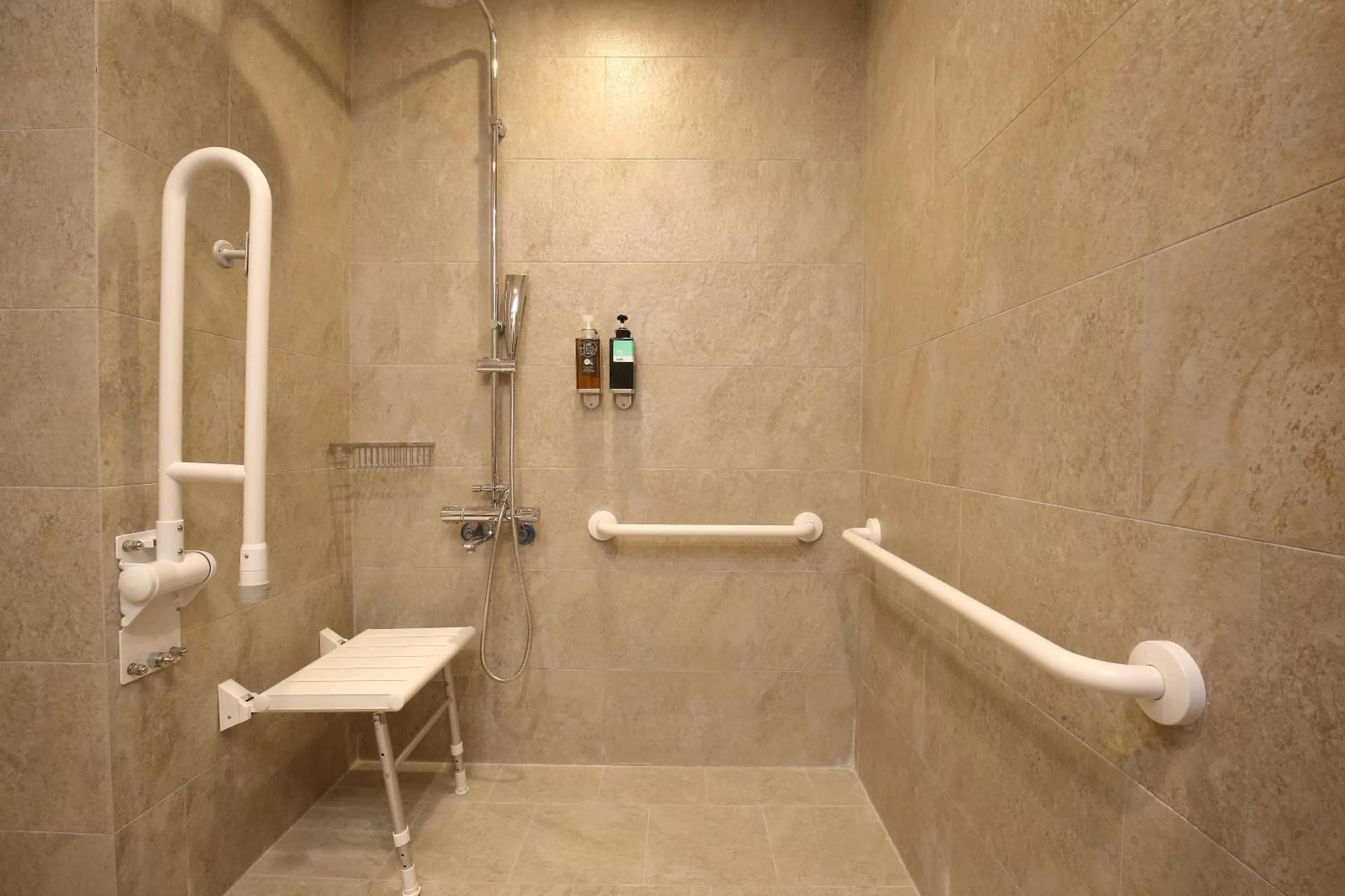 Shower in Kloud Hotel