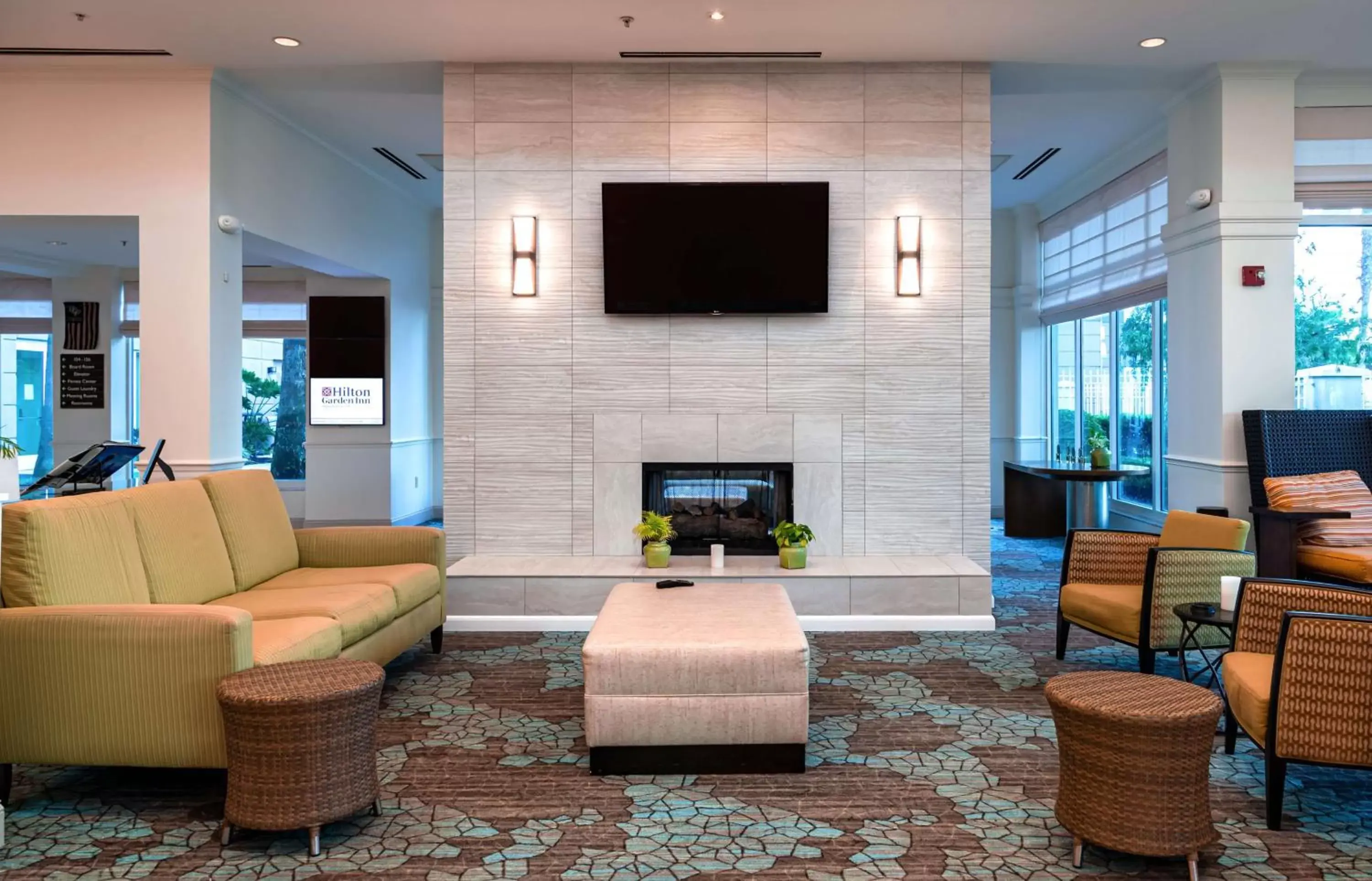 Lobby or reception, Lounge/Bar in Hilton Garden Inn Orlando East - UCF Area
