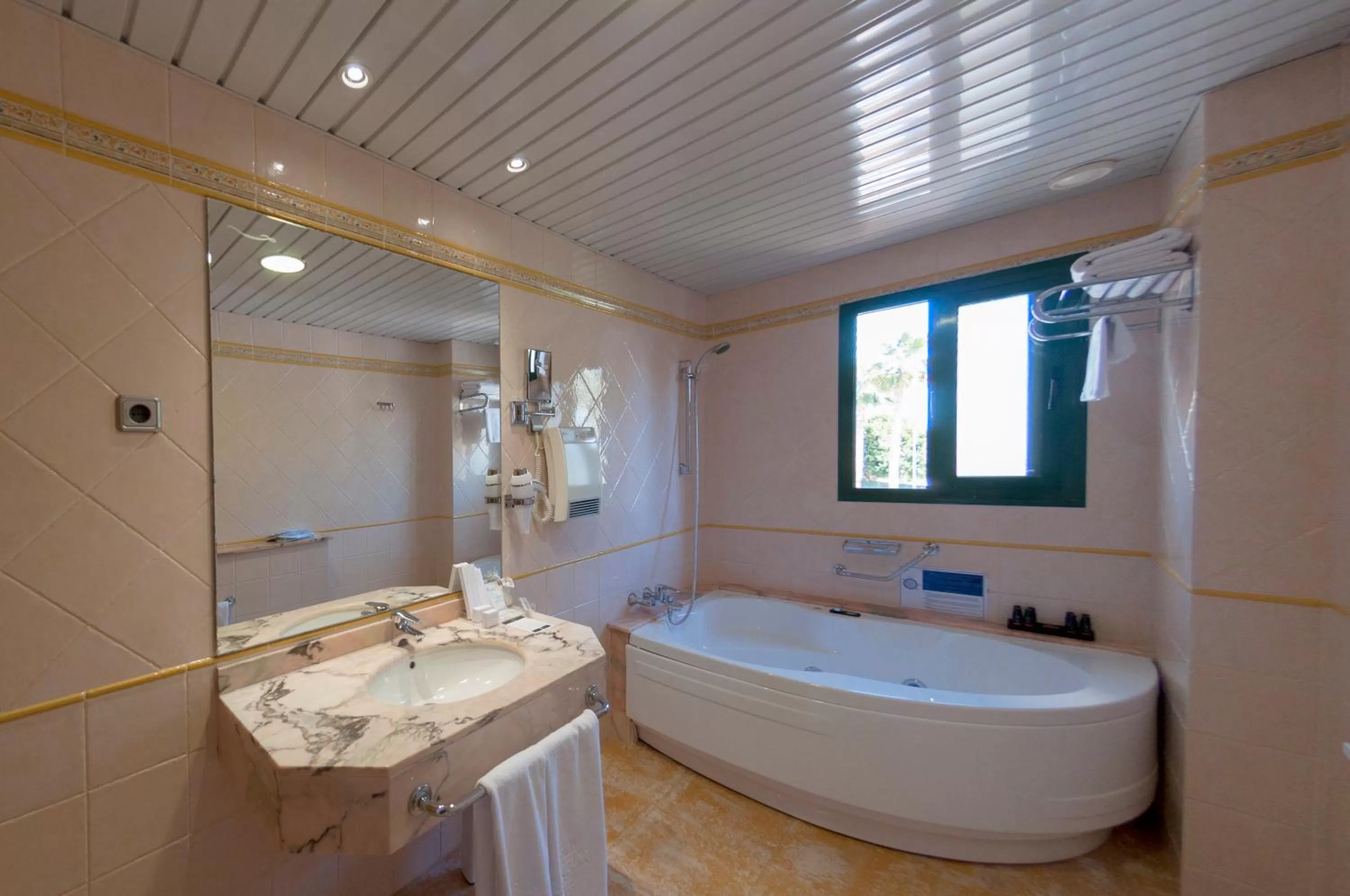 Bathroom in Hotel La Laguna Spa & Golf