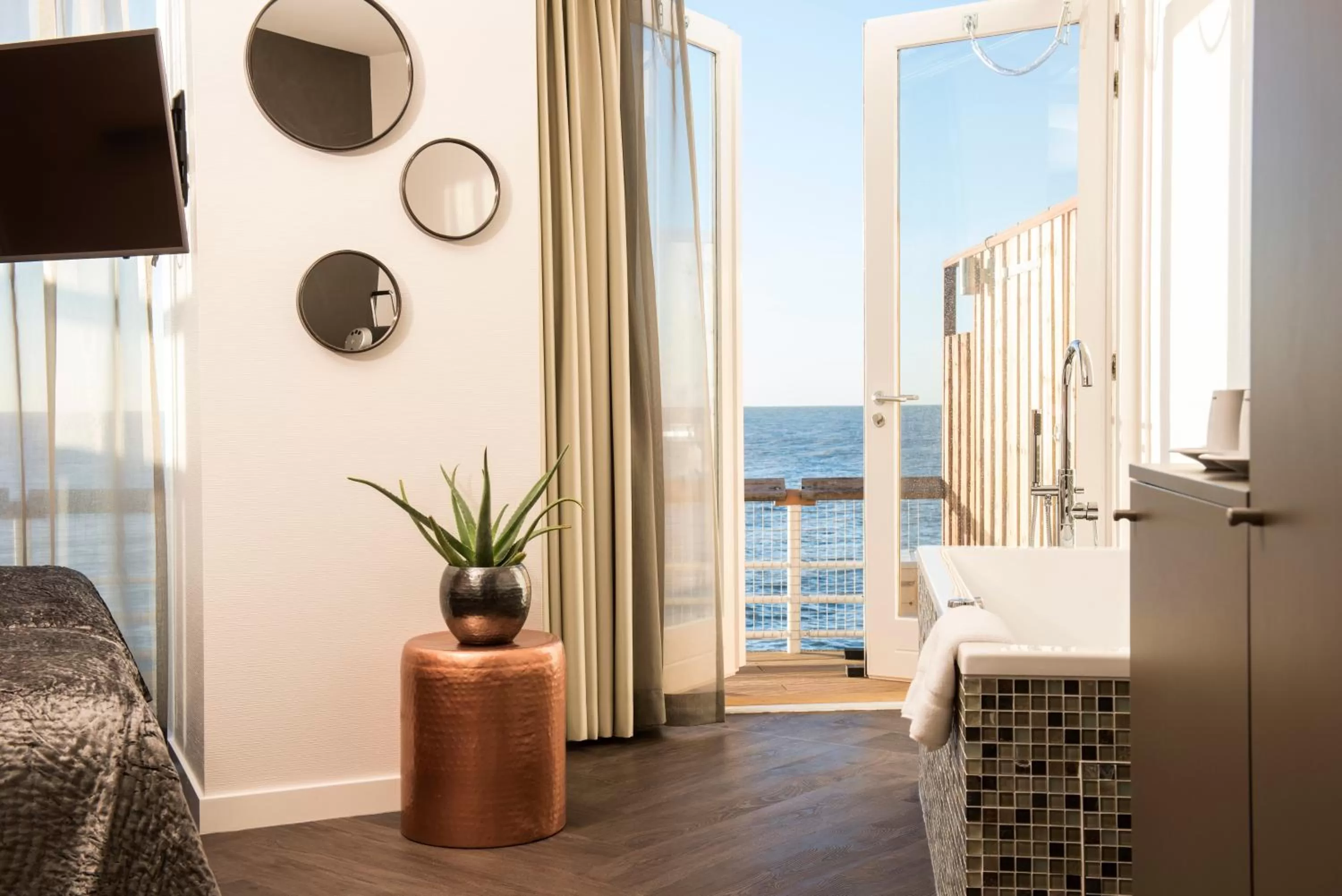 Bathroom in De Pier Suites