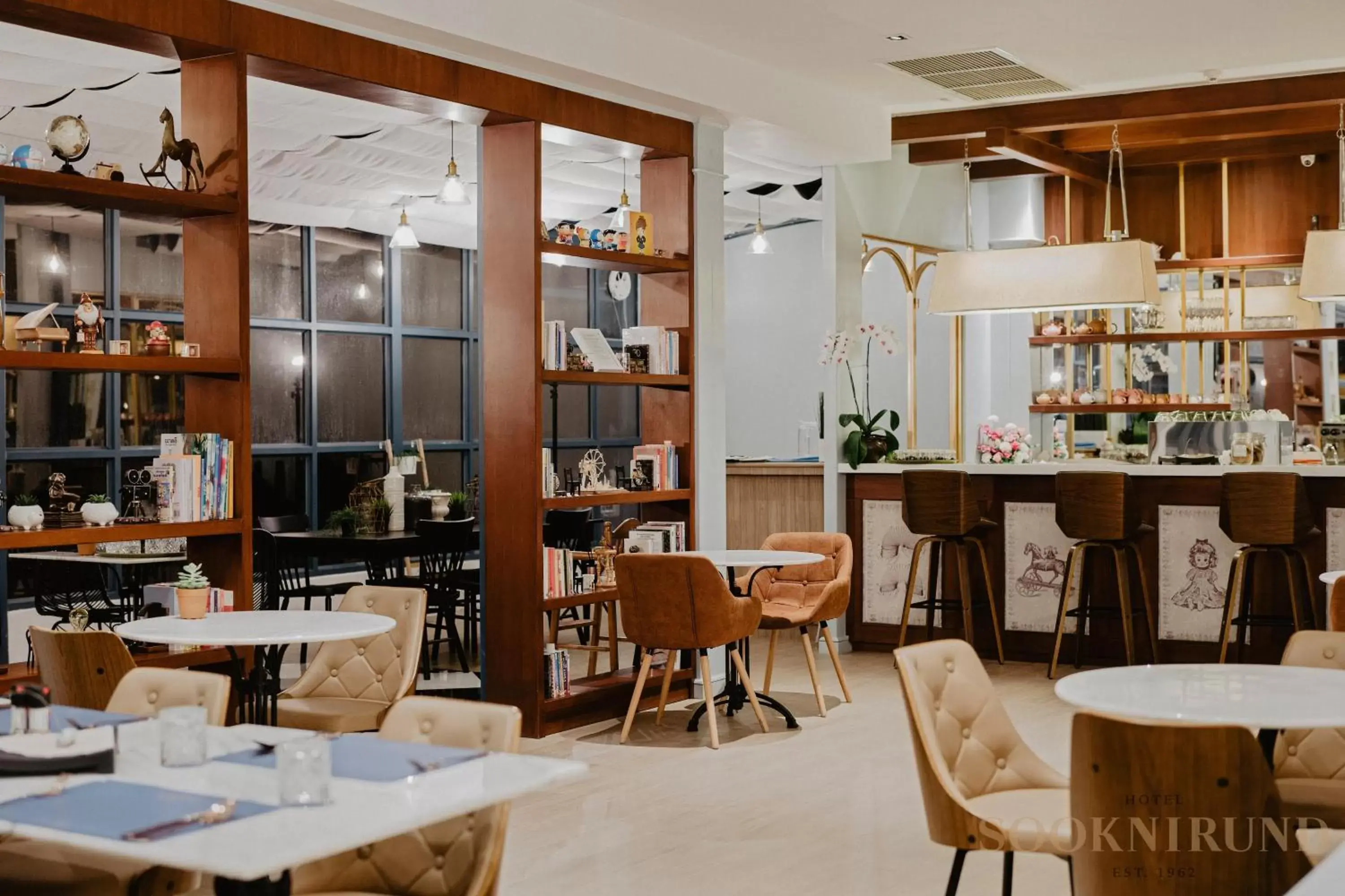 Restaurant/places to eat in SOOKNIRUND HOTEL Restaurant/places to eat in SOOKNIRUND HOTEL