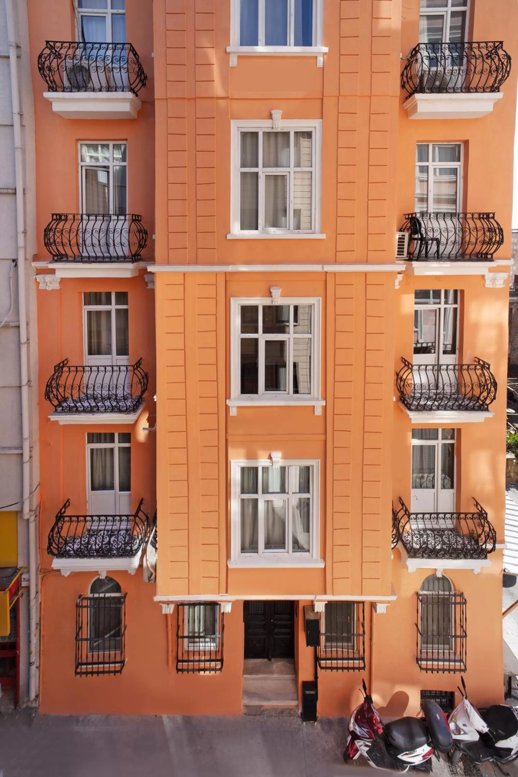 Property building in taxim cool