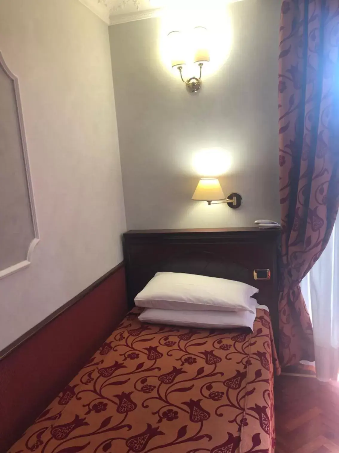 Bedroom, Bed in Hotel Best Roma