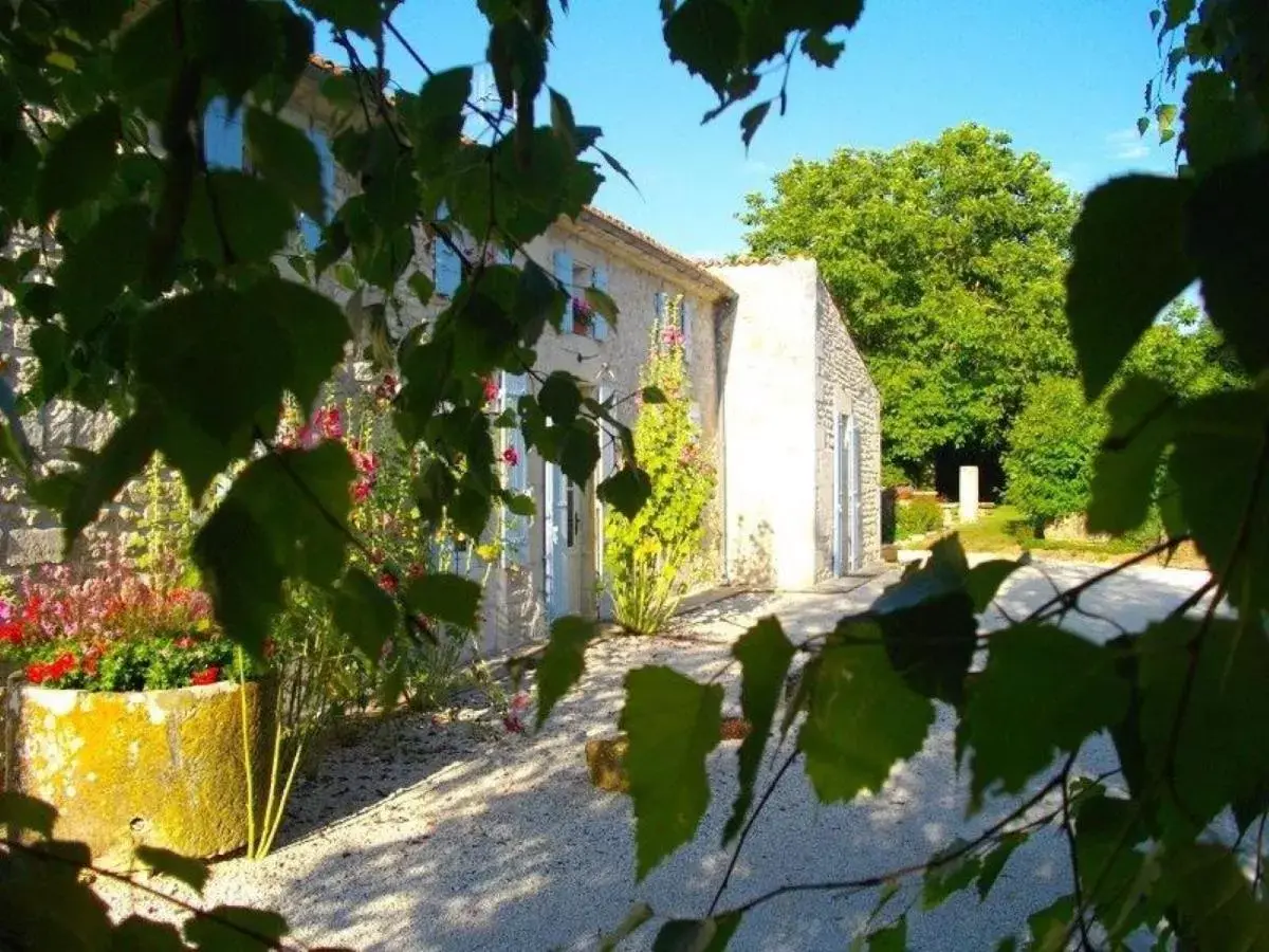 Property Building in Chambres d'Hôtes Domaine Le Fragnaud