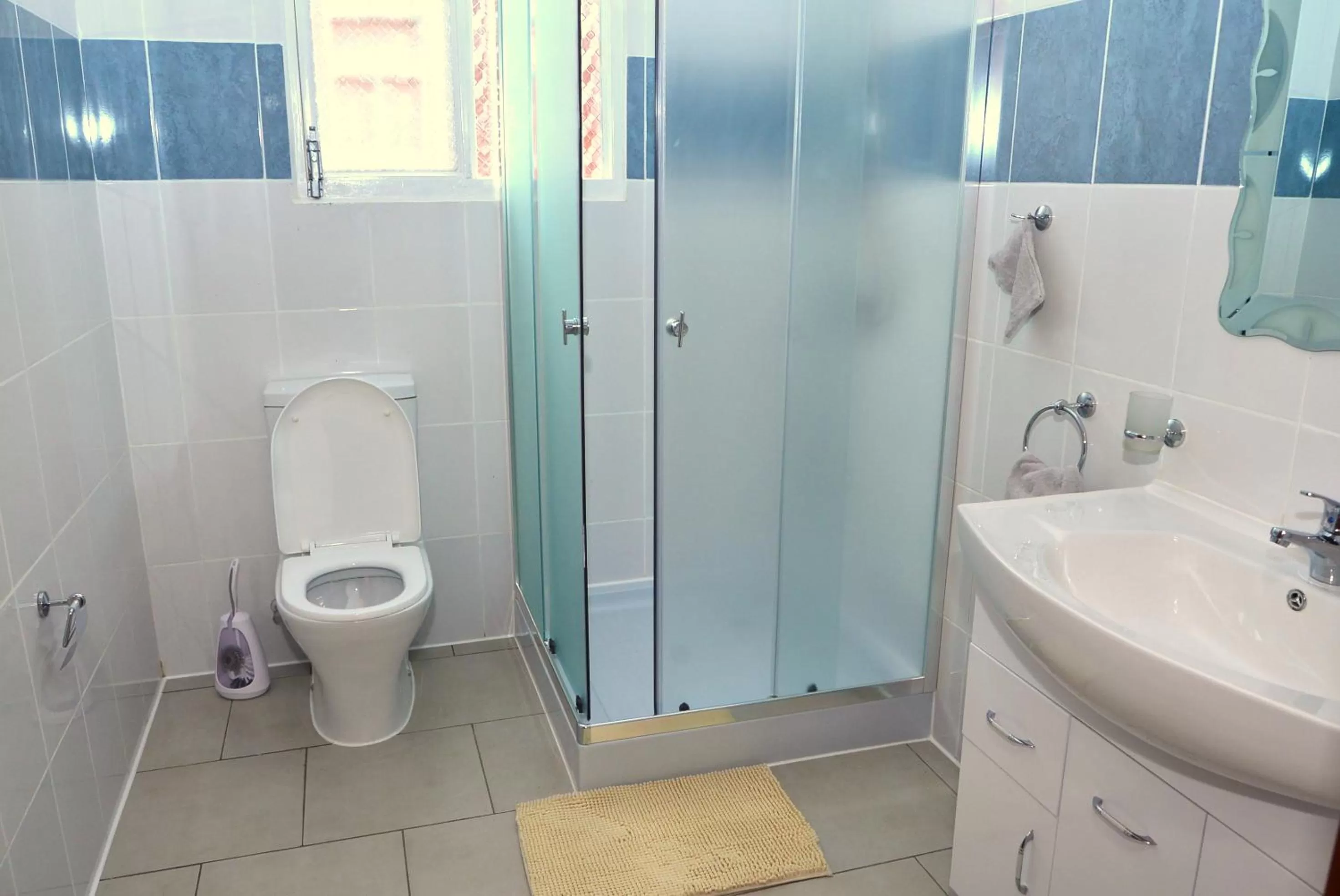 Bathroom in Hôtel Maisons-Sifa