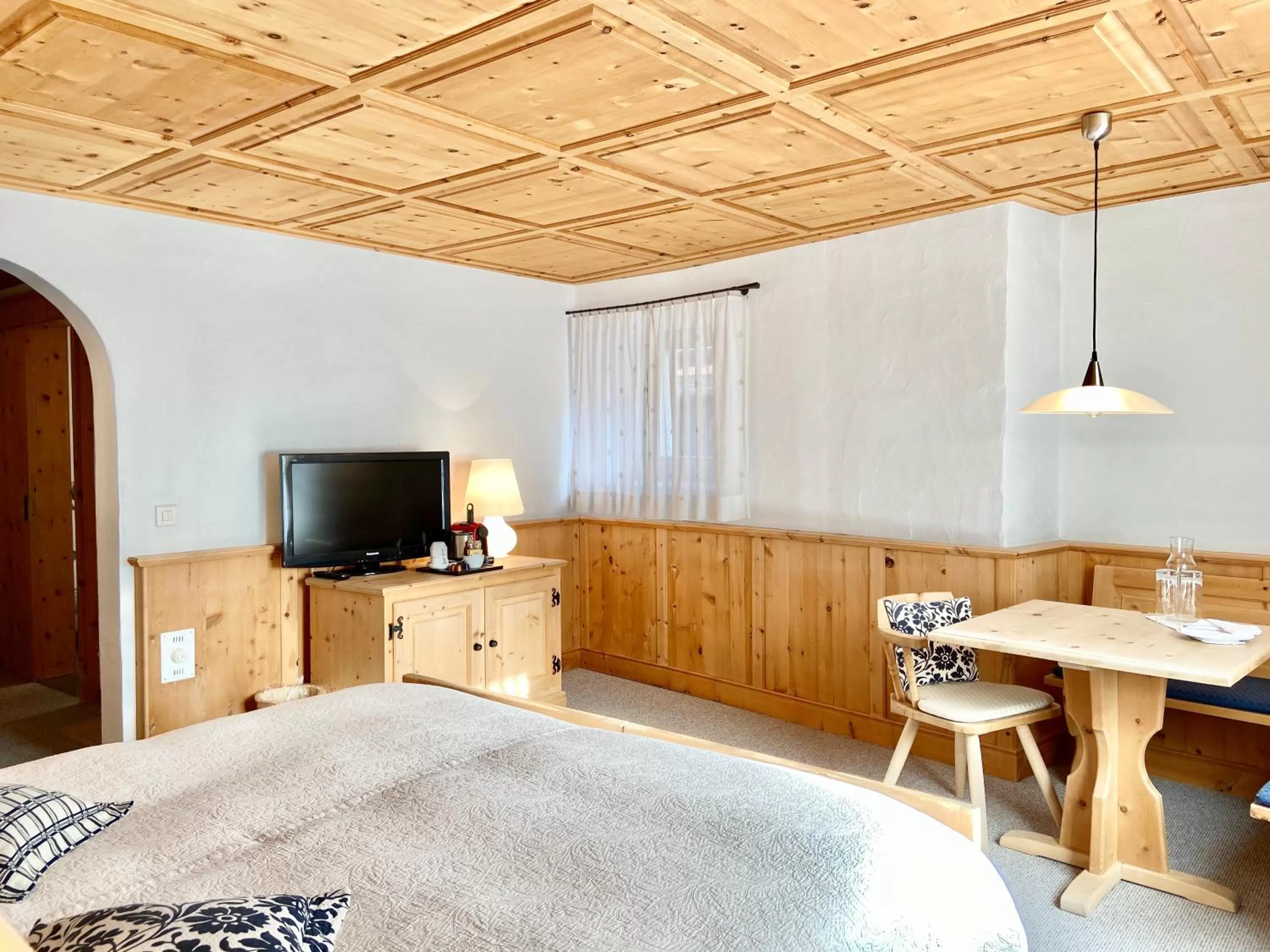 Photo of the whole room, Bed in Hotel Engiadina