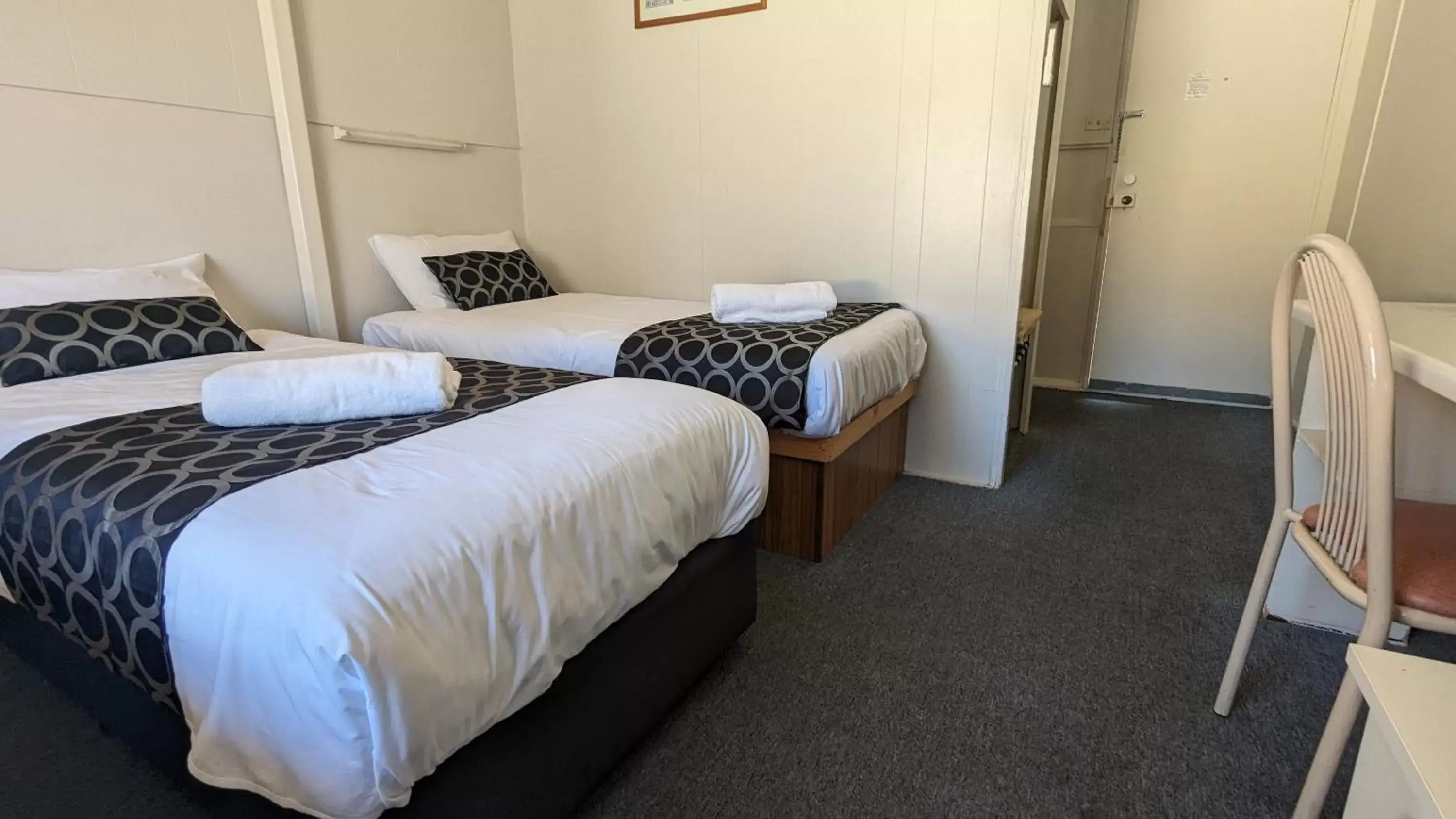 Bed in Cooma High Country Motel