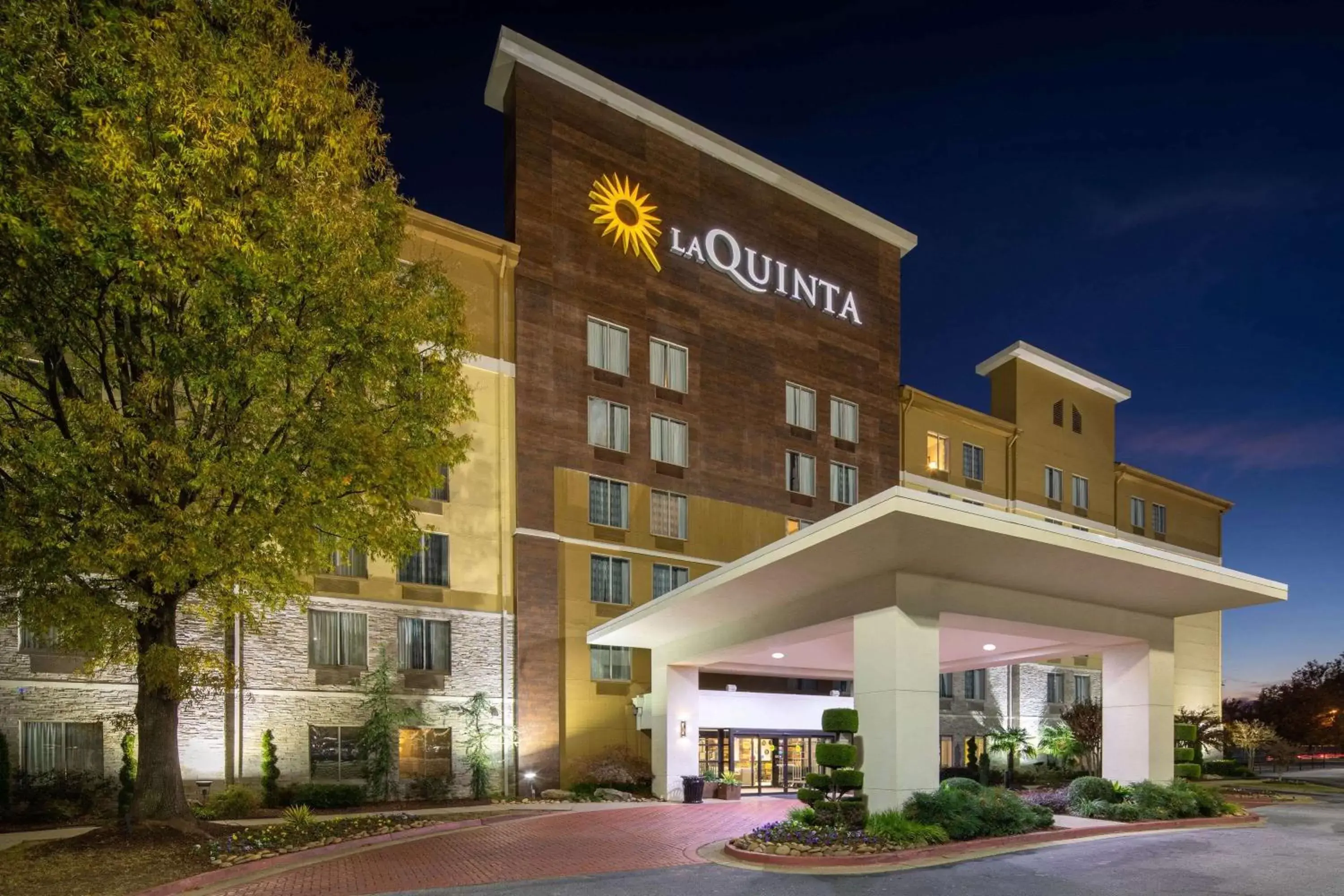 Property Building in La Quinta by Wyndham Atlanta Airport North