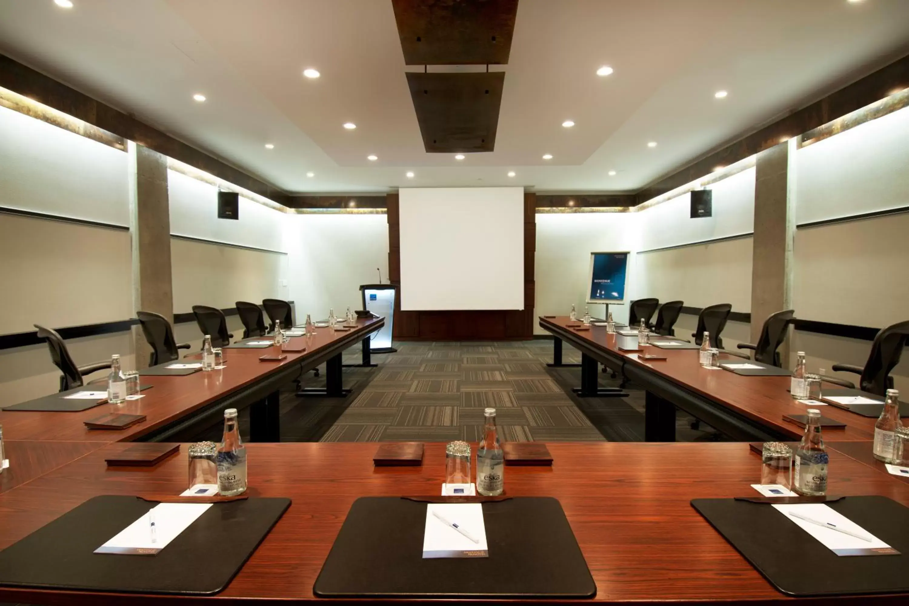 Business facilities in Novotel Montreal Center