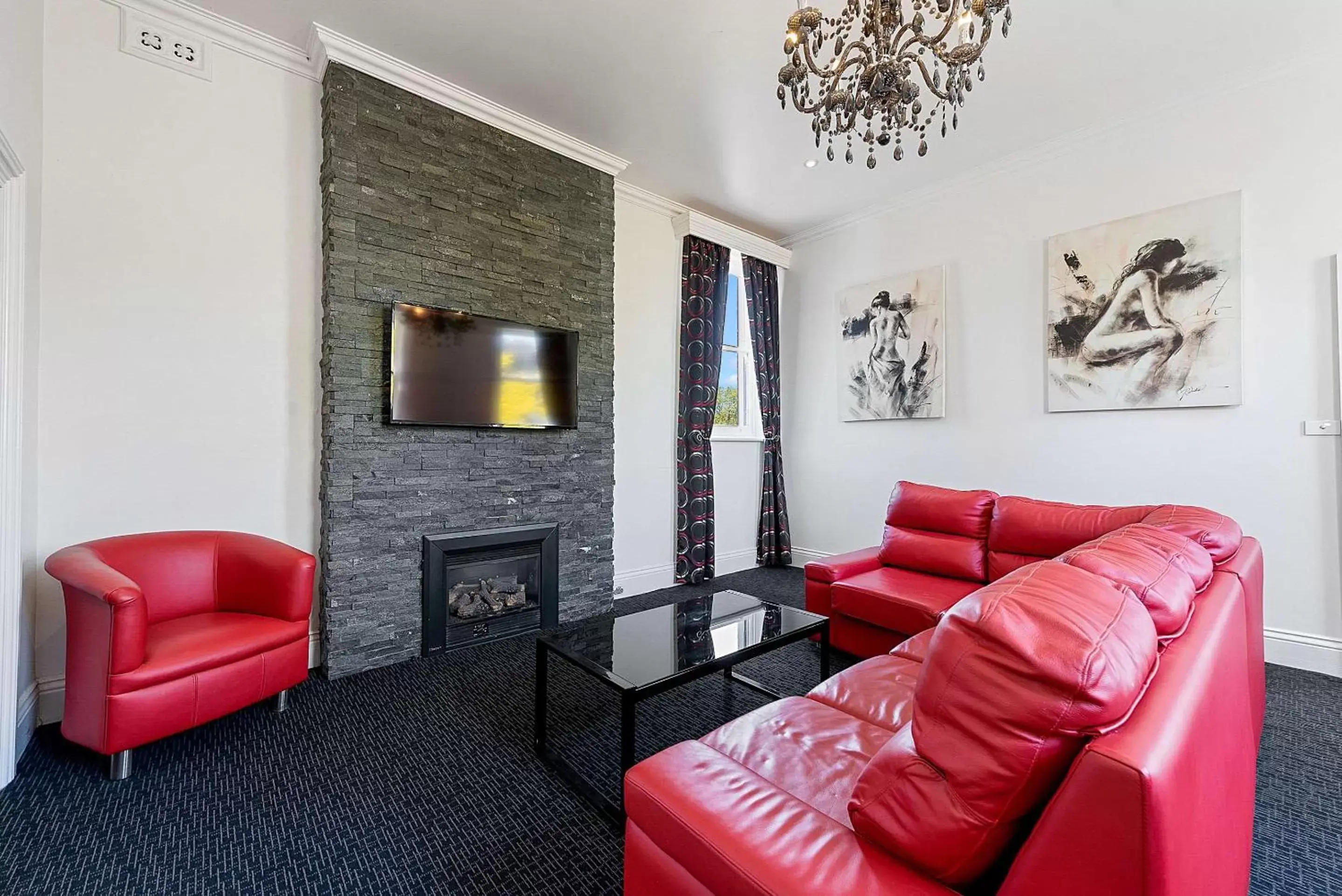 Photo of the whole room, Seating Area in Quality Hotel Colonial Launceston