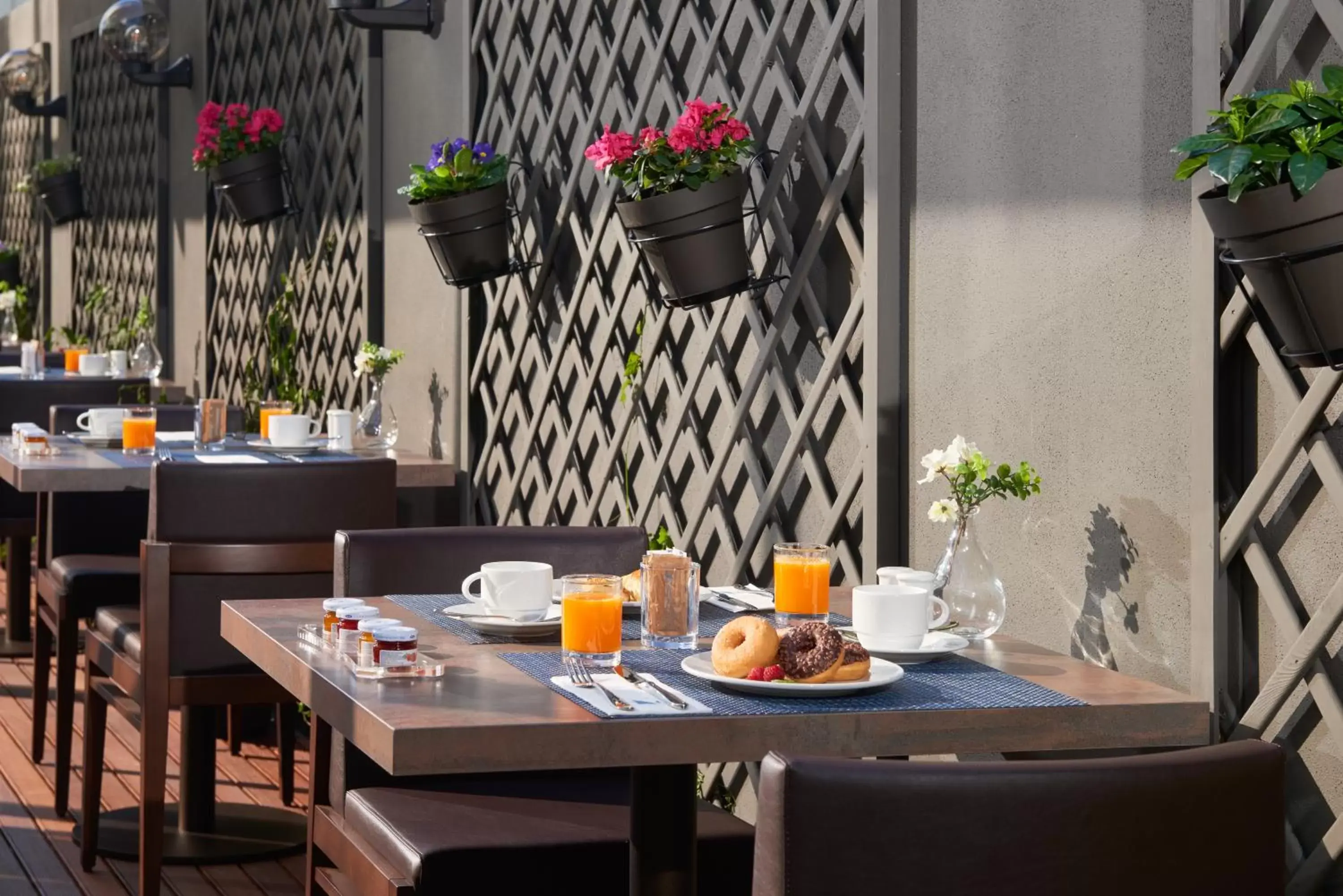 Balcony/Terrace, Restaurant/Places to Eat in Eurostars Heroismo