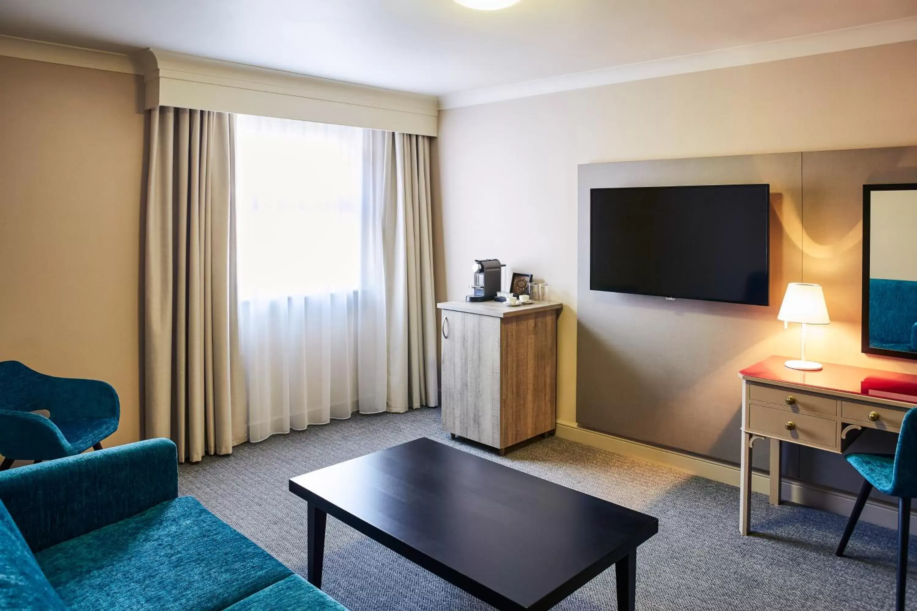 Seating area, TV/Entertainment Center in Mercure Haydock Hotel